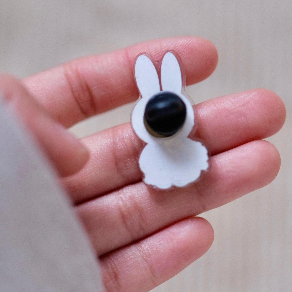 Miffy Acrylic Pin Cartoon Bunny Floral Design Brooch Accessory