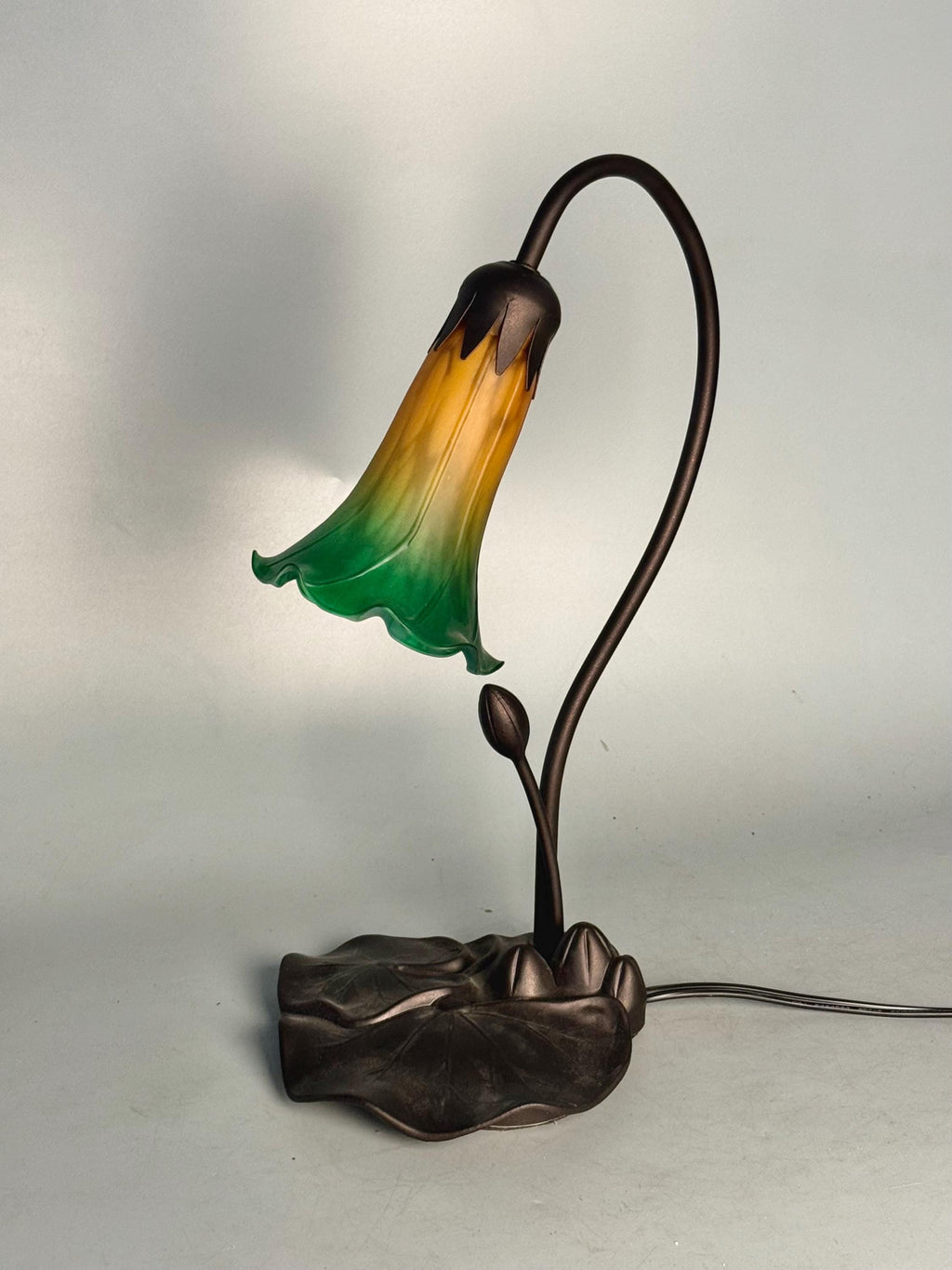 U2Antique Pond Lily Flower Stained Glass Table Lamp 16in