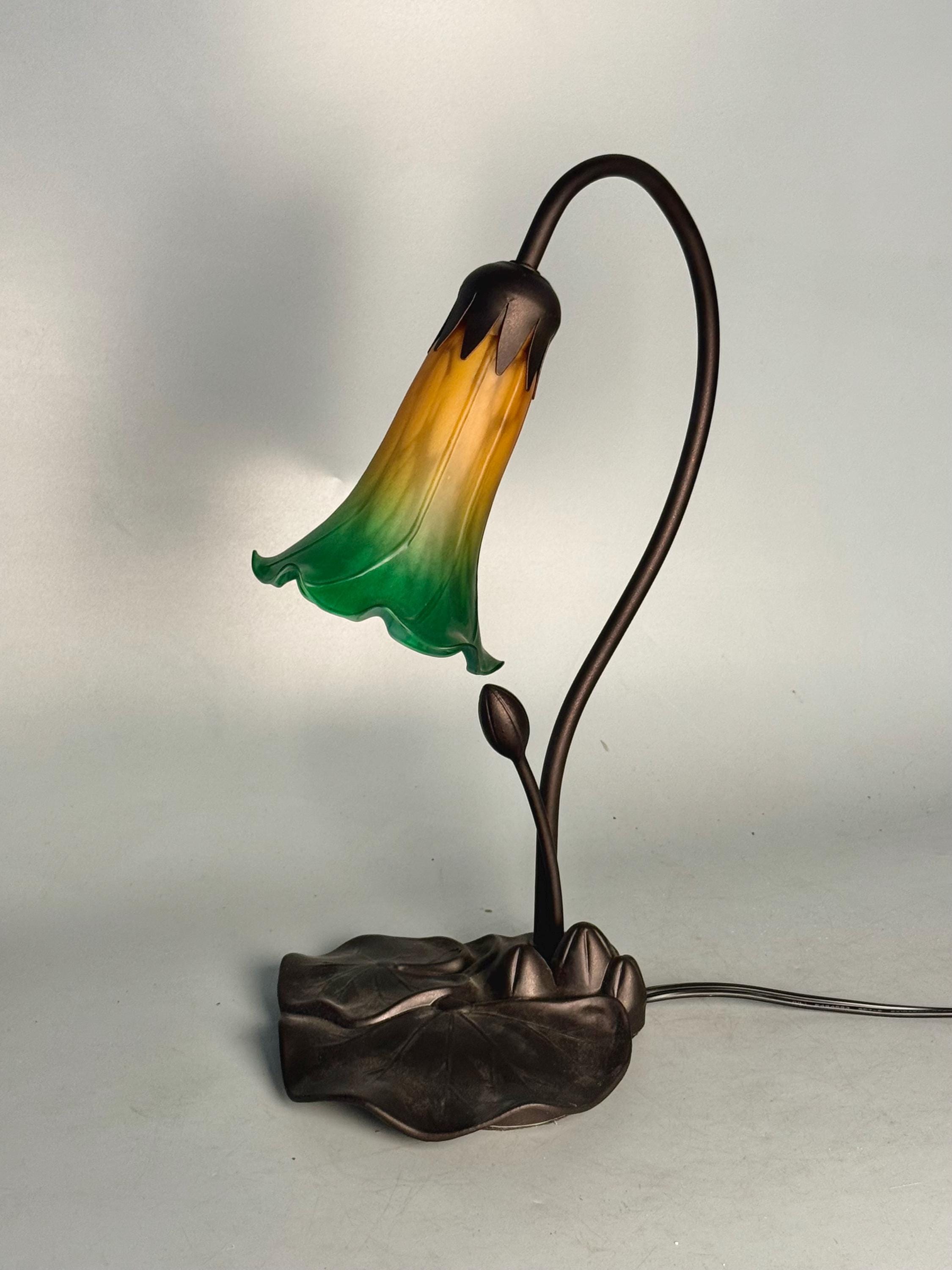 U2Antique Pond Lily Flower Stained Glass Table Lamp 16in