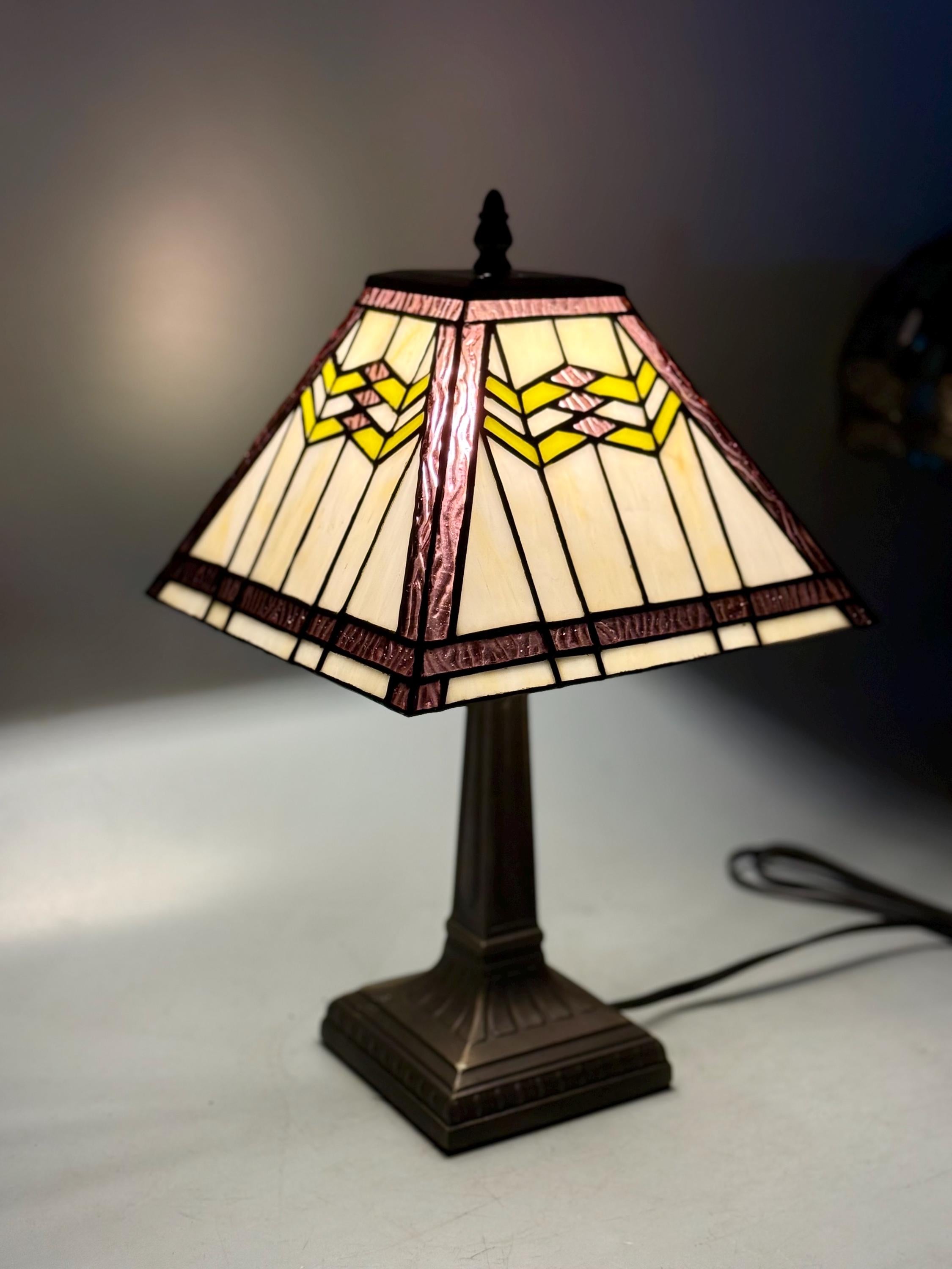 U2Antique Mission Tiffany Table Lamp Desert Camel Pyramid