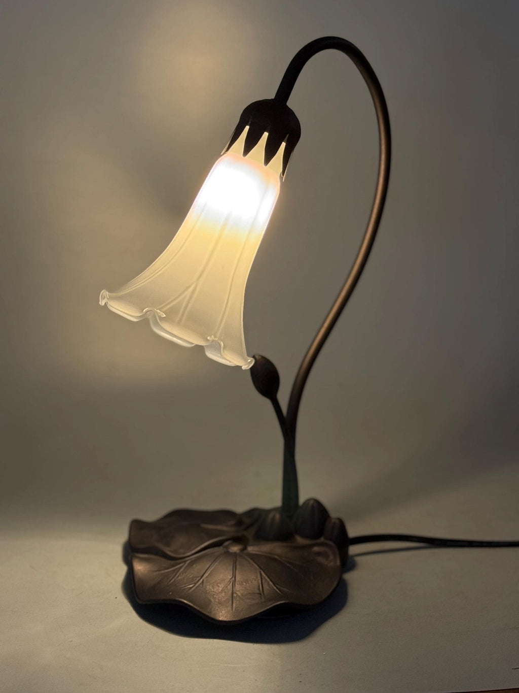 U2Antique Pond Lily Flower Stained Glass Table Lamp 16in
