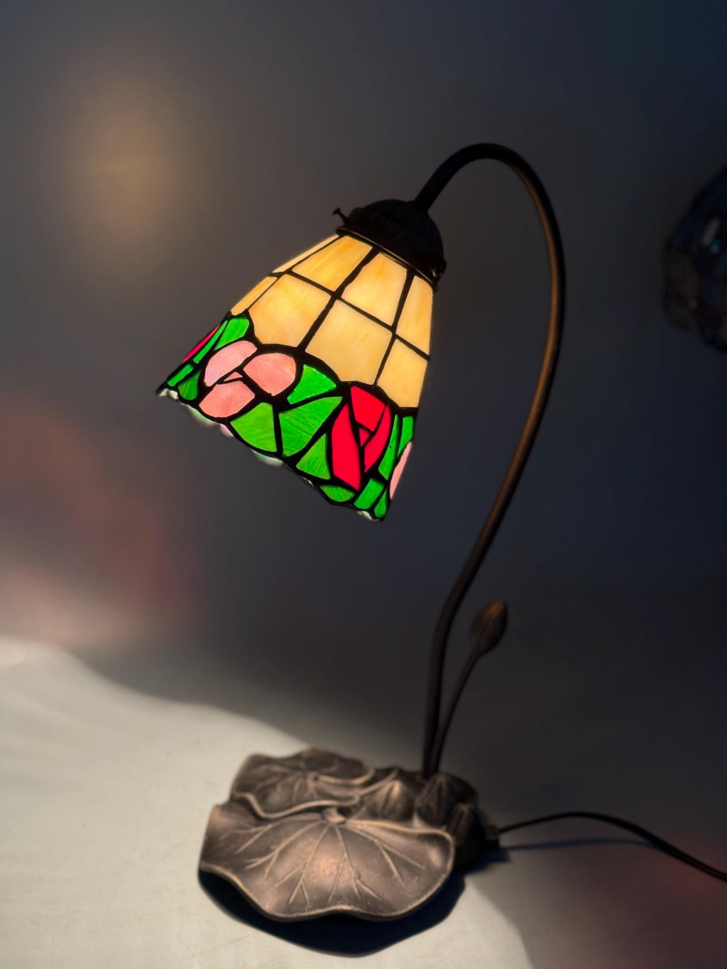 U2Antique Pond Lily Flower Stained Glass Table Lamp 16in