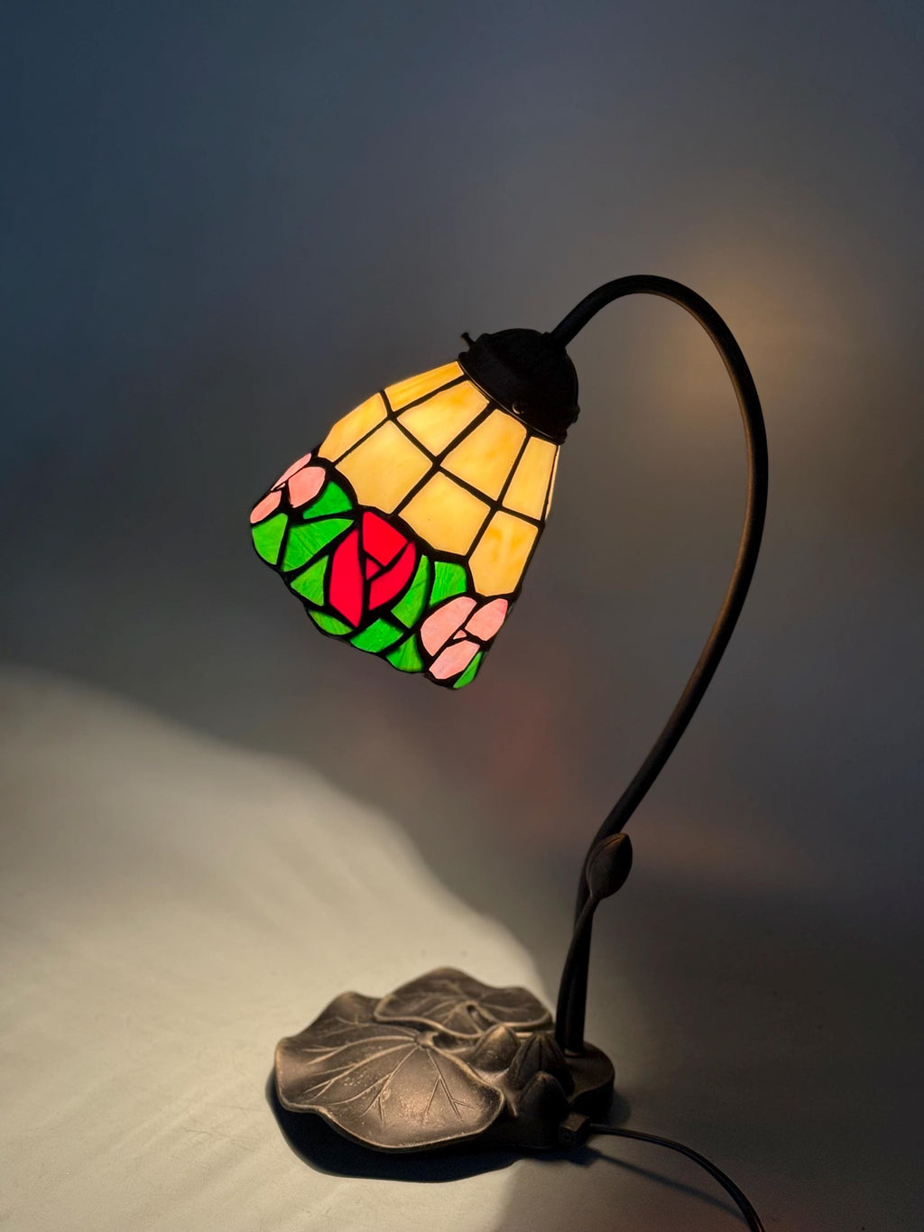 U2Antique Pond Lily Flower Stained Glass Table Lamp 16in