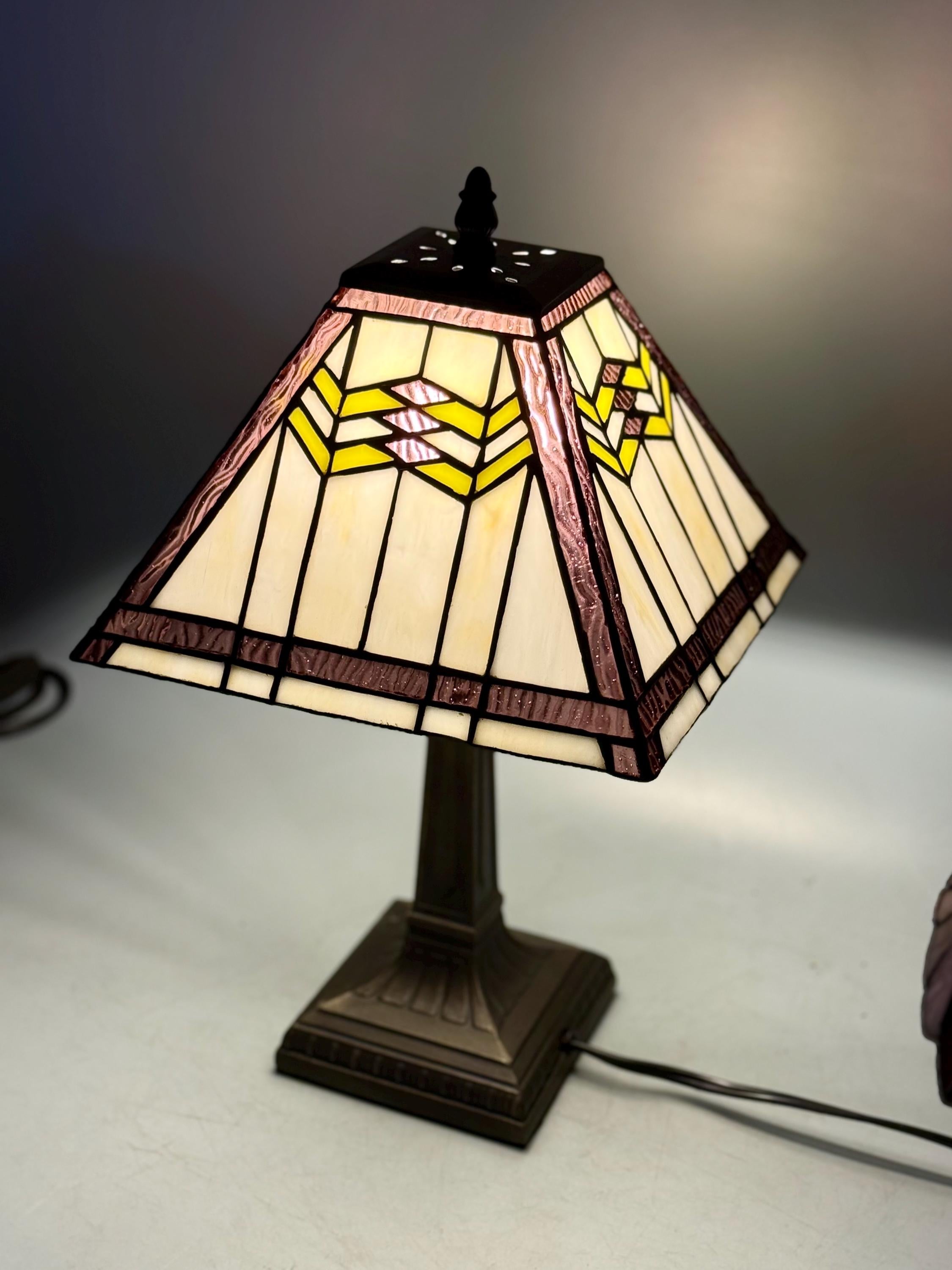 U2Antique Mission Tiffany Table Lamp Desert Camel Pyramid