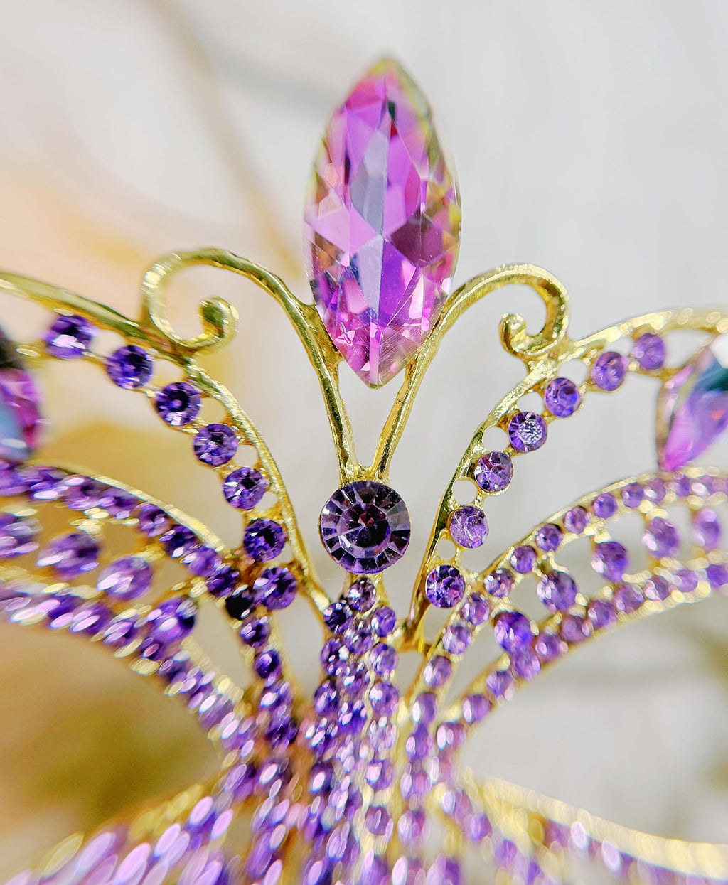 HappyJewelryWorld Purple Crystal Crystal Masquerade Mask Gold Handheld