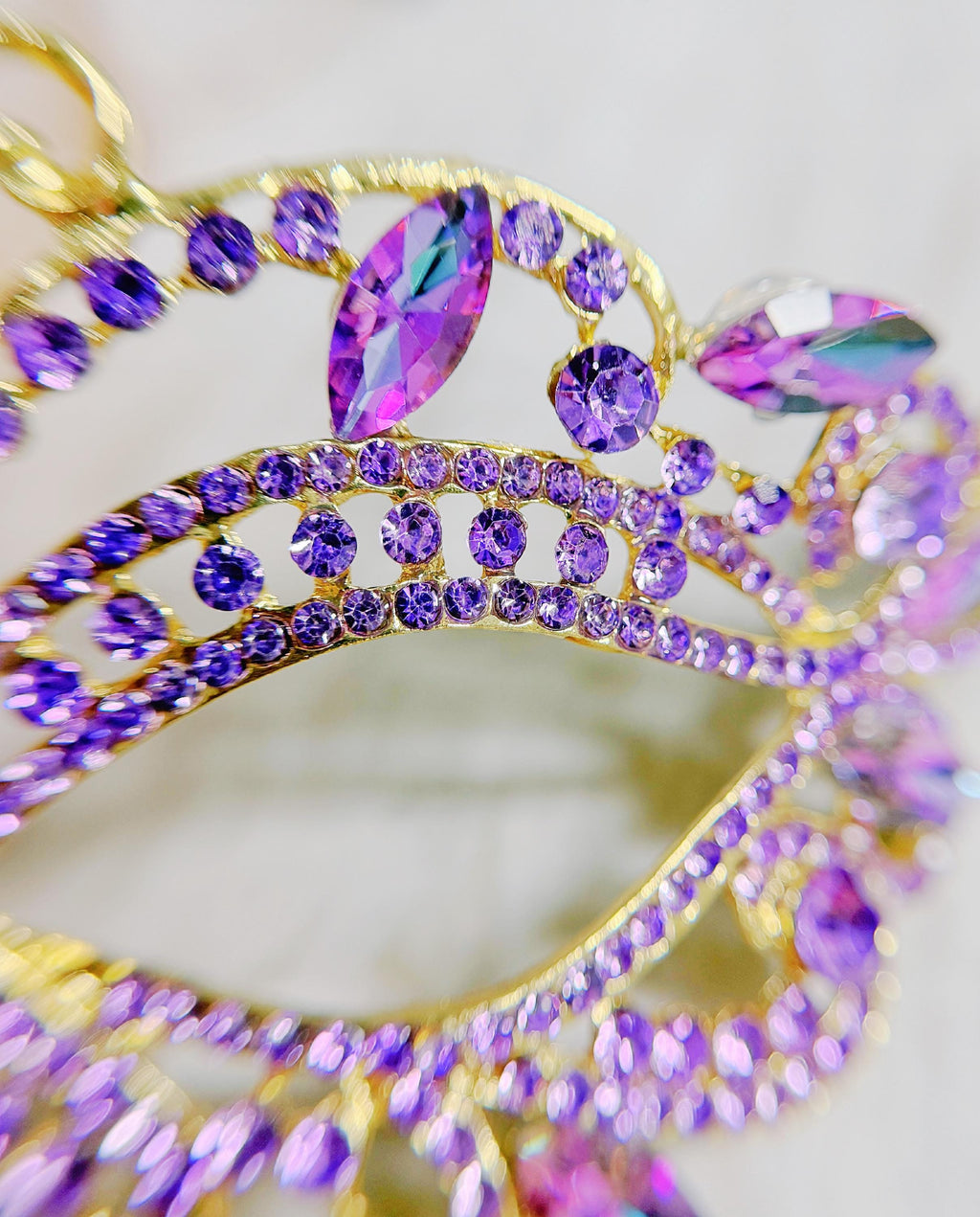 HappyJewelryWorld Purple Crystal Crystal Masquerade Mask Gold Handheld