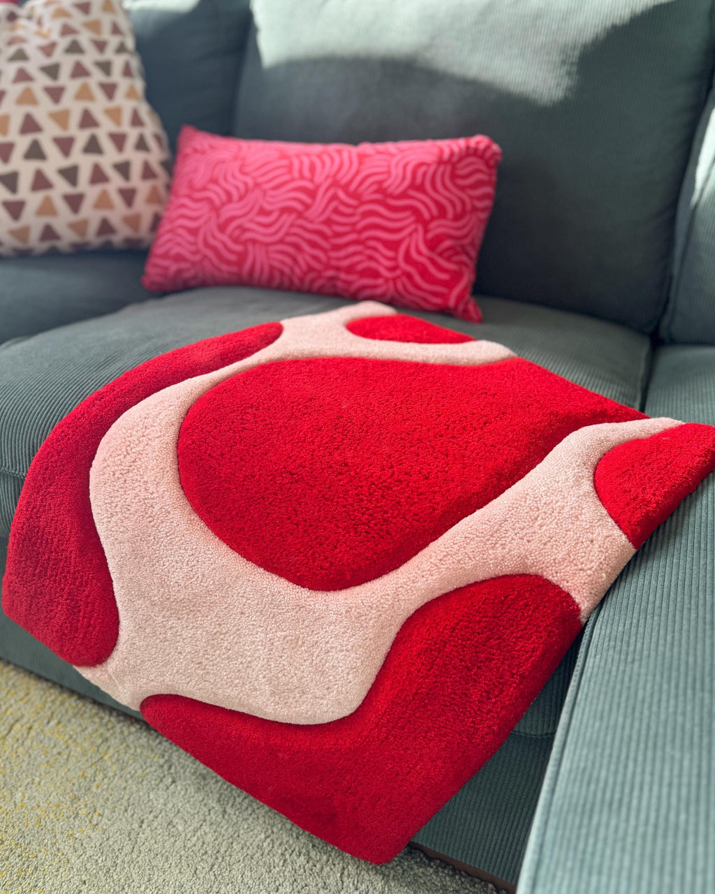 LargoModern Powder Pink and Red Wavy Handmade Tufted Rug
