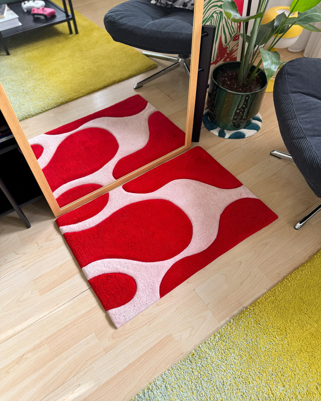 LargoModern Powder Pink and Red Wavy Handmade Tufted Rug
