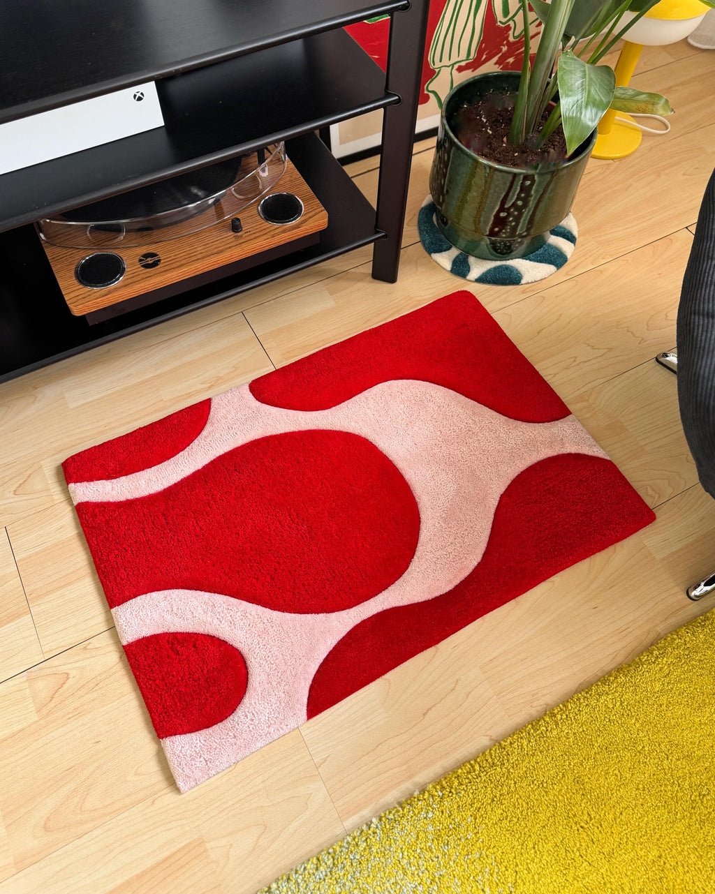 LargoModern Powder Pink and Red Wavy Handmade Tufted Rug