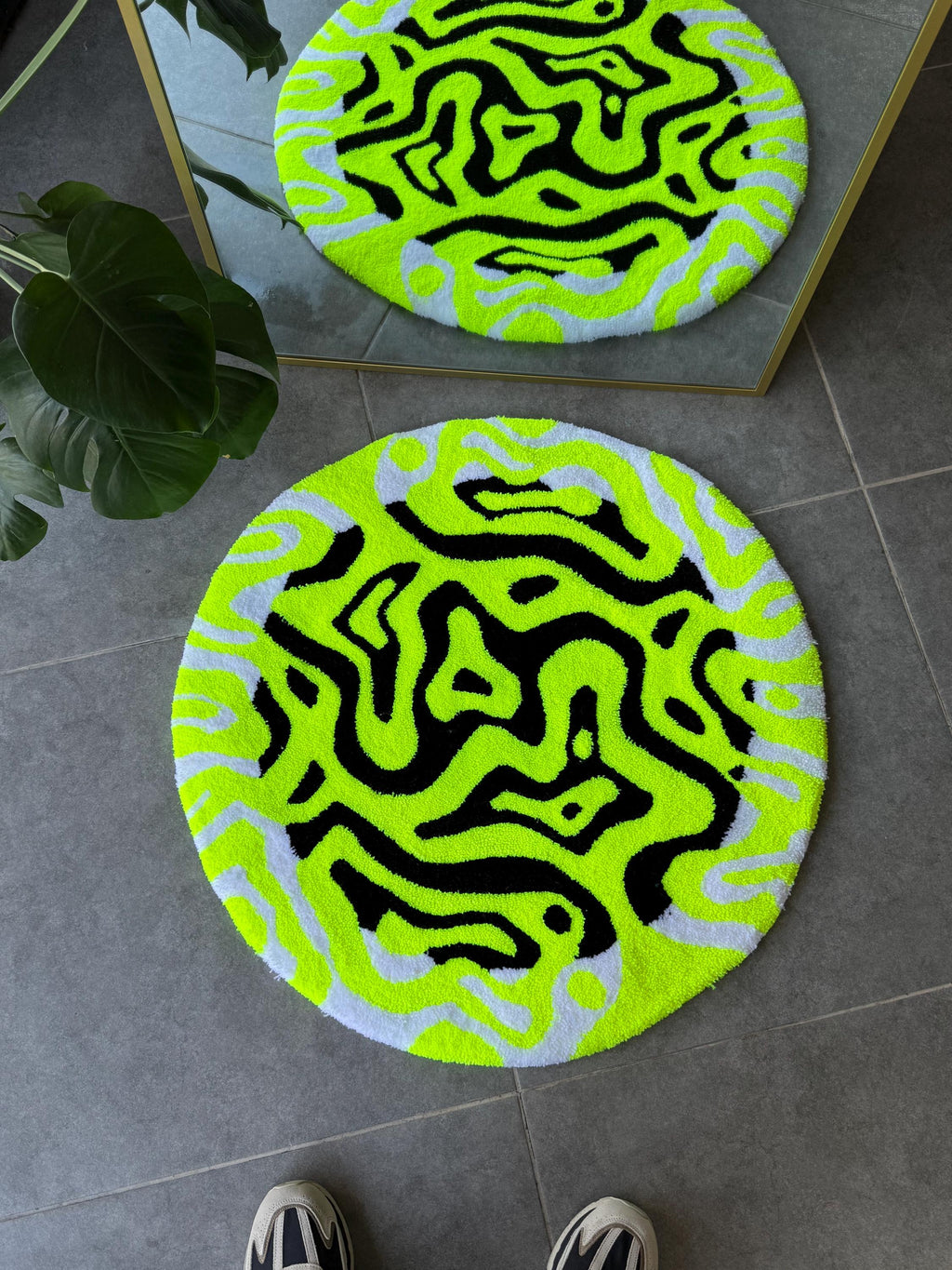 OrnnWorks Neon Energy Round Tufted Rug Handmade Abstract Fluffy Carpet