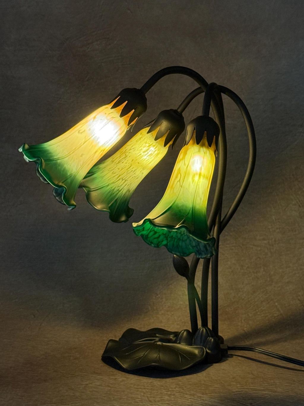 U2Antique Pond Lily Flower Stained Glass Table Lamp 16in