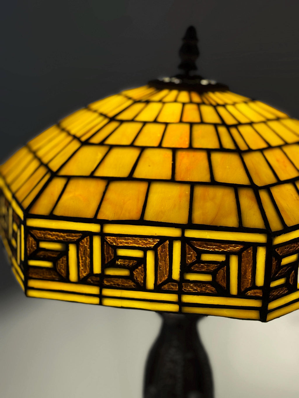 U2Antique 12" Tiffany Table Lamp Diamond Shell Stained Glass