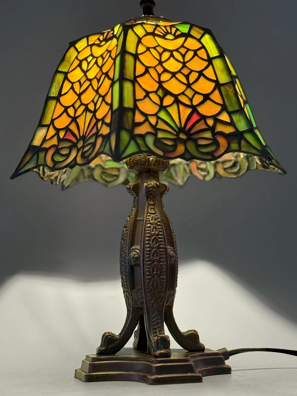 U2Antique 12" Tiffany Table Lamp Diamond Shell Stained Glass