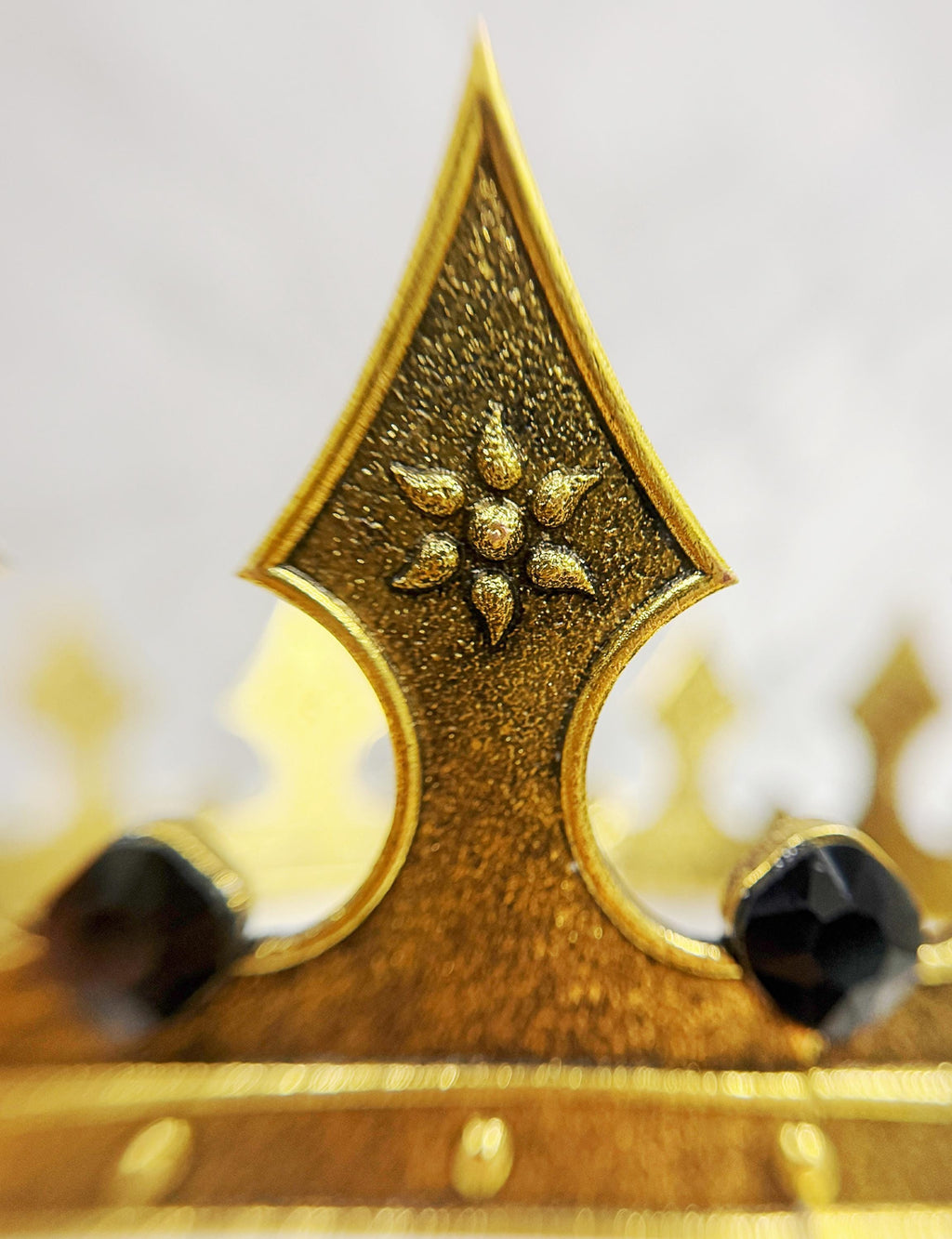 HappyJewelryWorld Renaissance Gold Crown 24in Circumference Black Crystal
