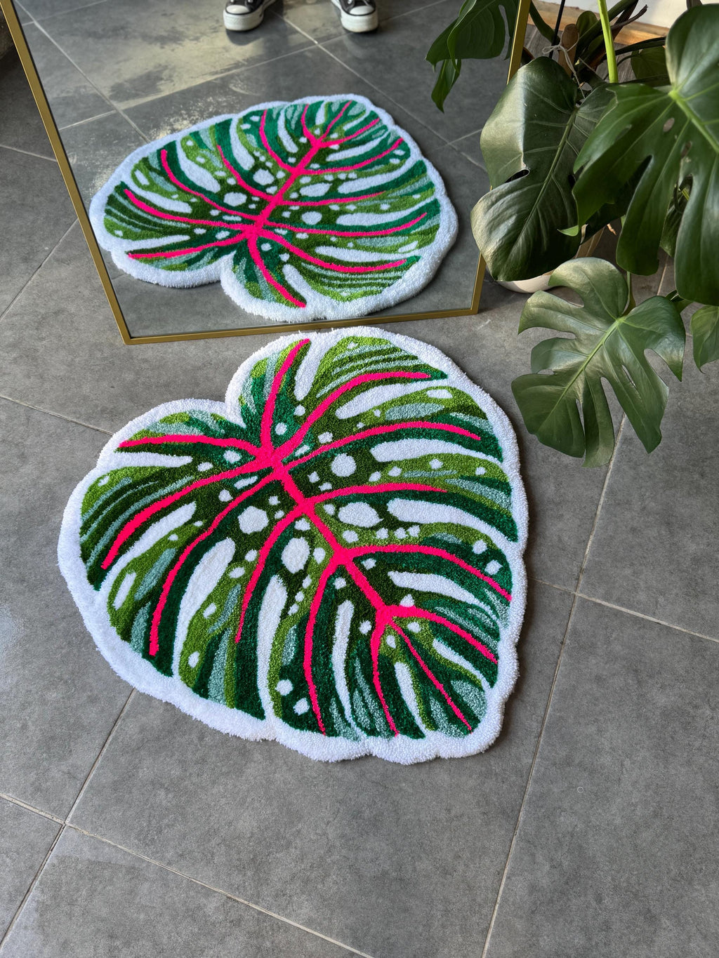 OrnnWorks Heart Shaped Monstera Leaf Handmade Tufted Rug Tropical Botanical