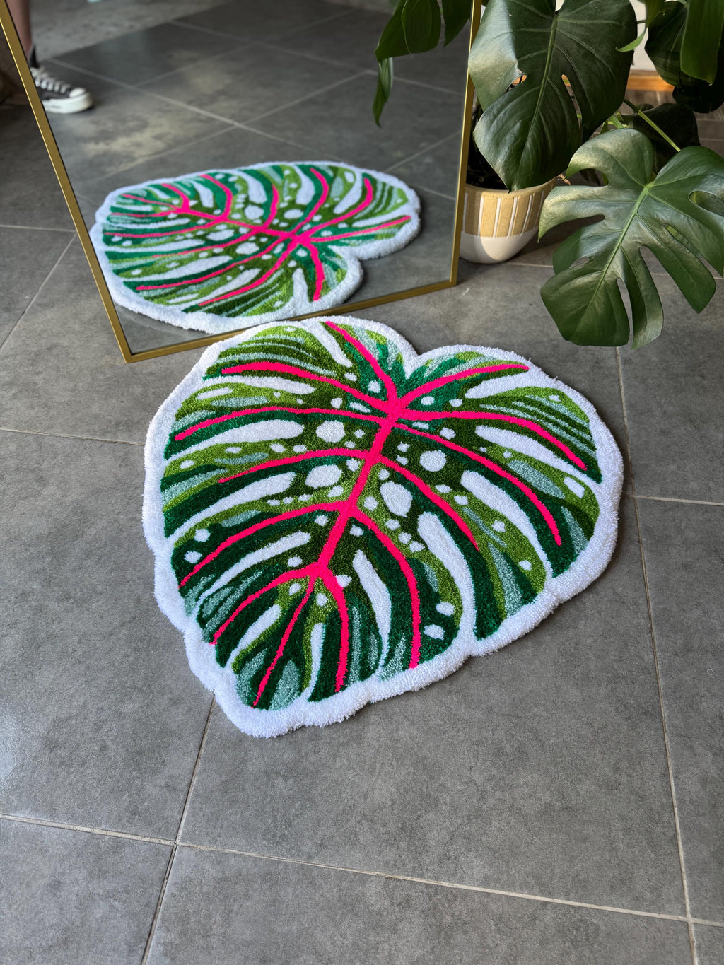 OrnnWorks Heart Shaped Monstera Leaf Handmade Tufted Rug Tropical Botanical
