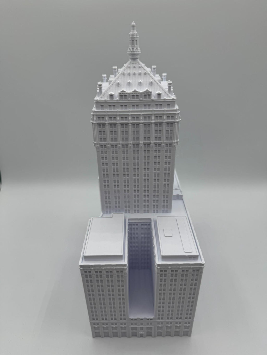 StarsoftheCity Helmsley Building 3D Printed Model Statue White