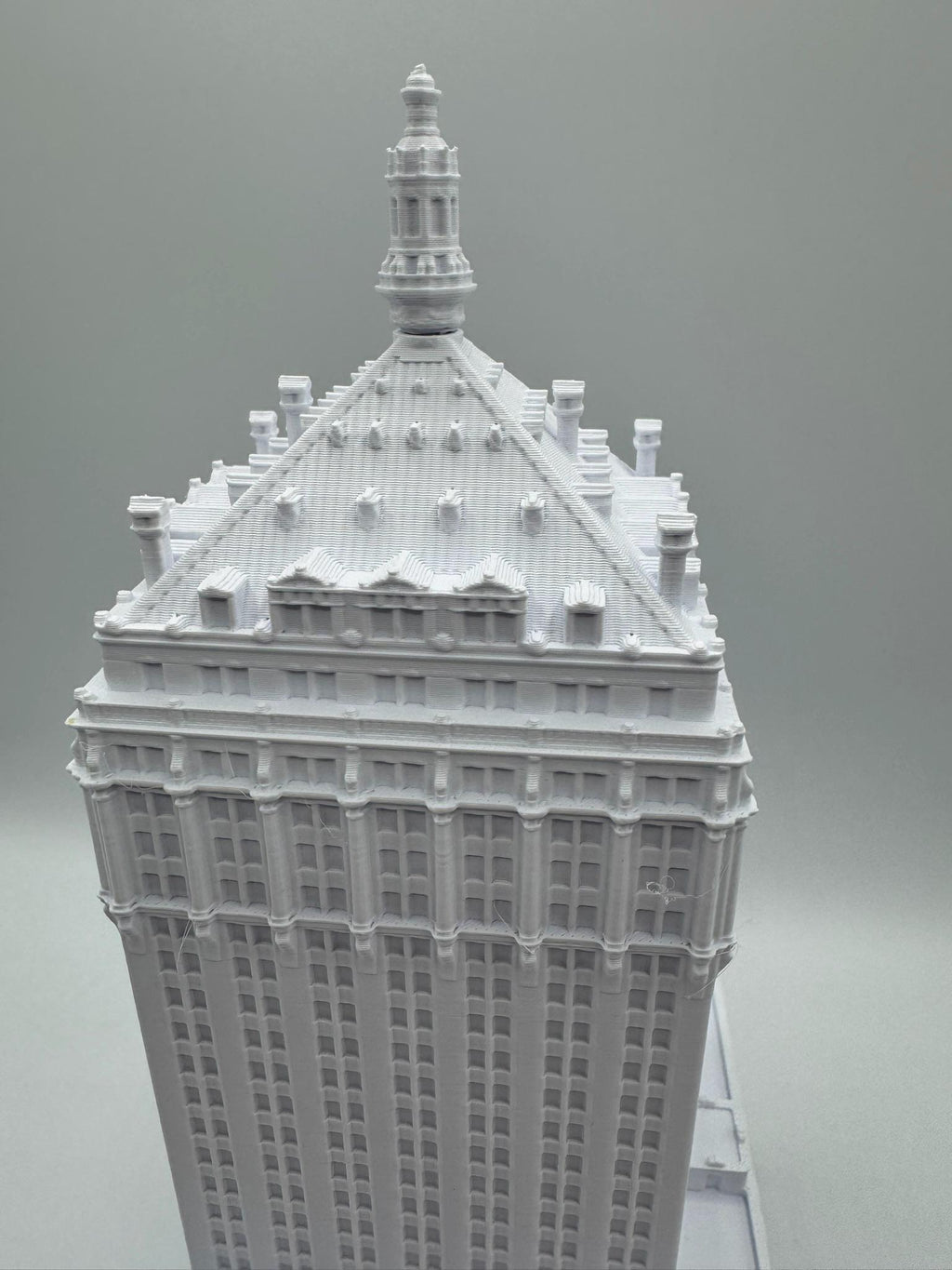 StarsoftheCity Helmsley Building 3D Printed Model Statue White