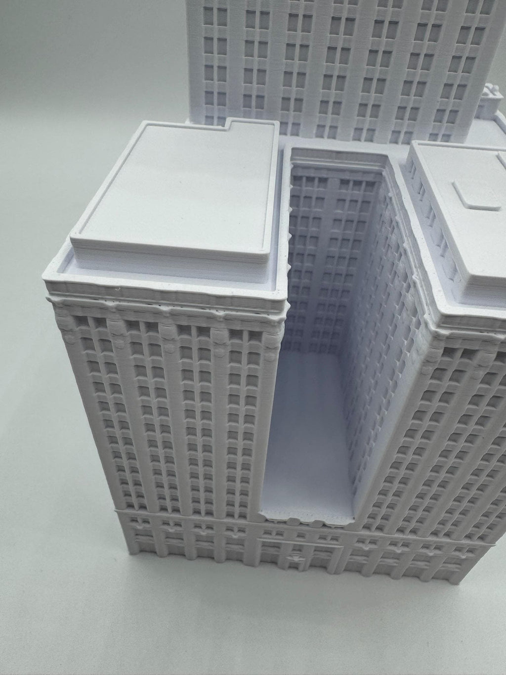 StarsoftheCity Helmsley Building 3D Printed Model Statue White