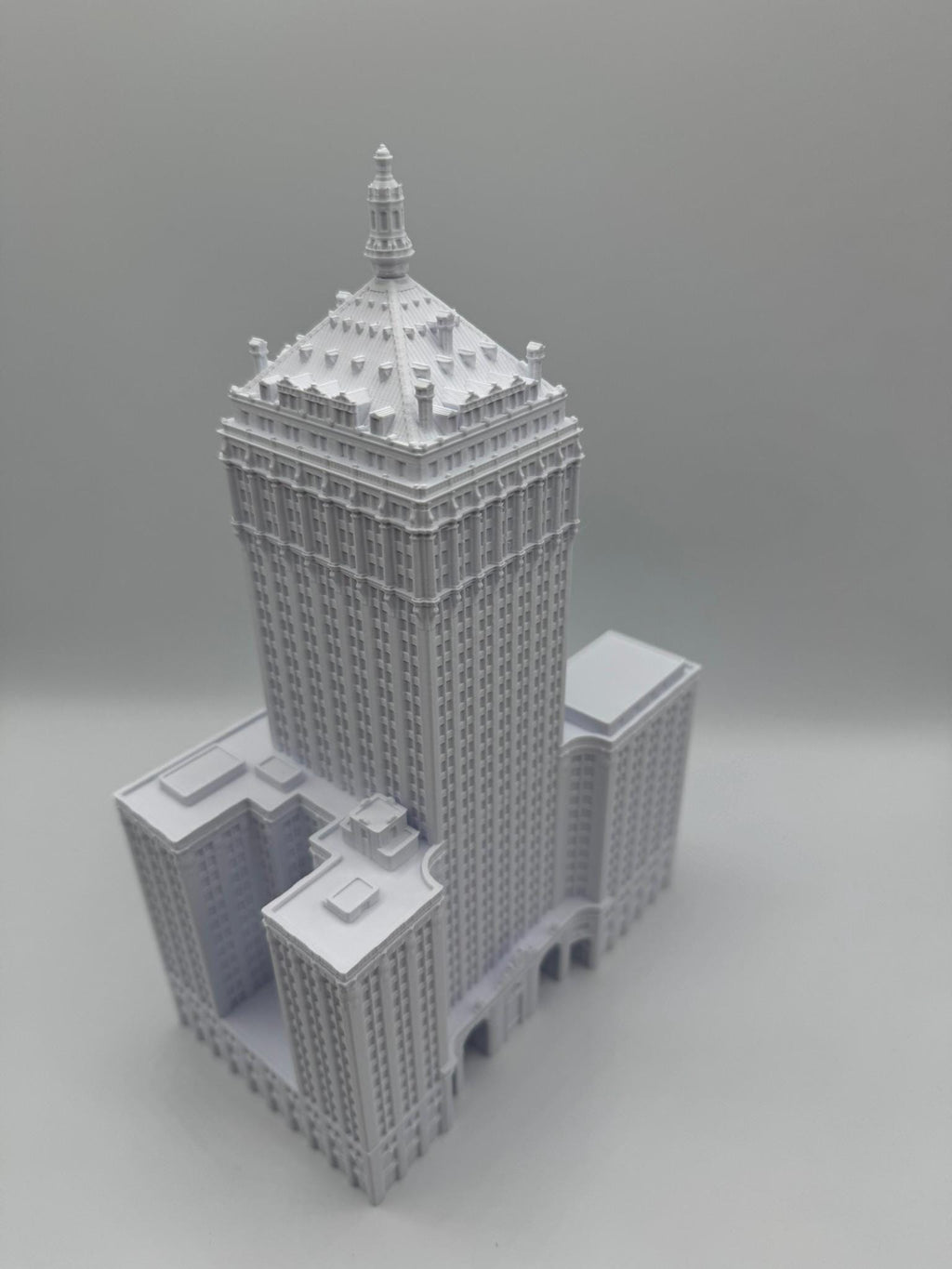 StarsoftheCity Helmsley Building 3D Printed Model Statue White
