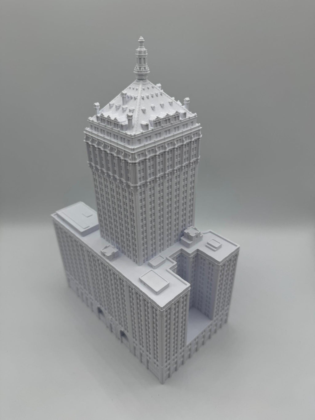StarsoftheCity Helmsley Building 3D Printed Model Statue White