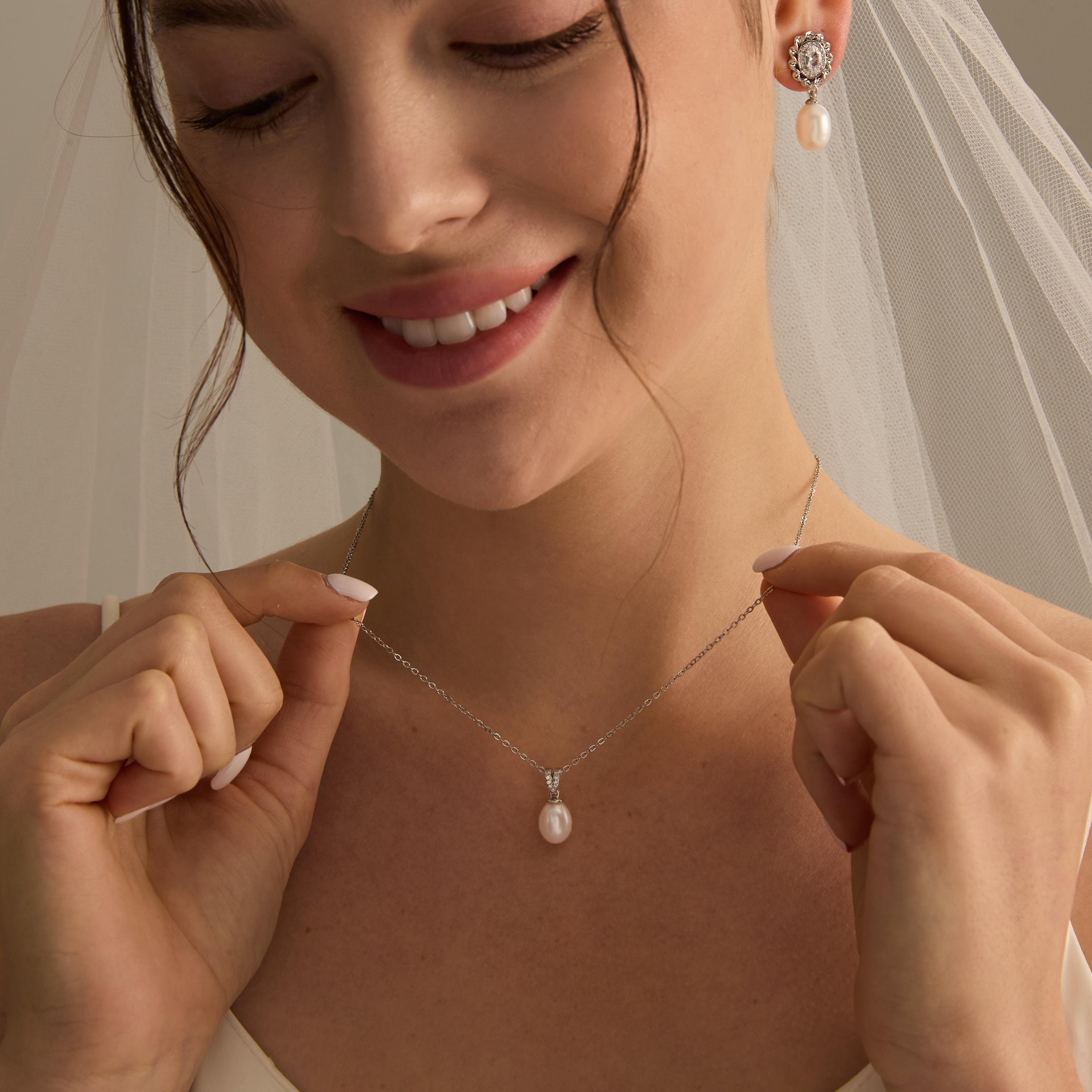EcloraTreasures Minimalist Freshwater Pearl Necklace 8x10mm