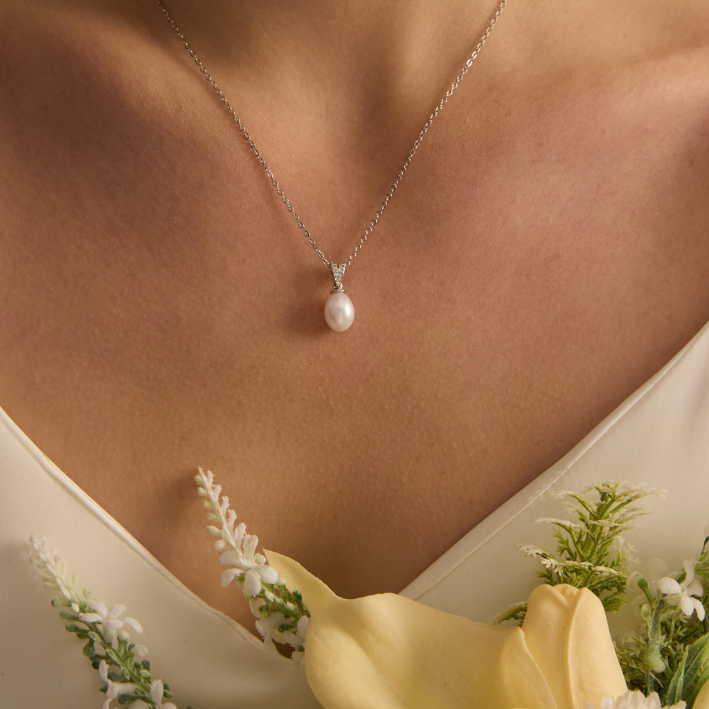 EcloraTreasures Minimalist Freshwater Pearl Necklace 8x10mm