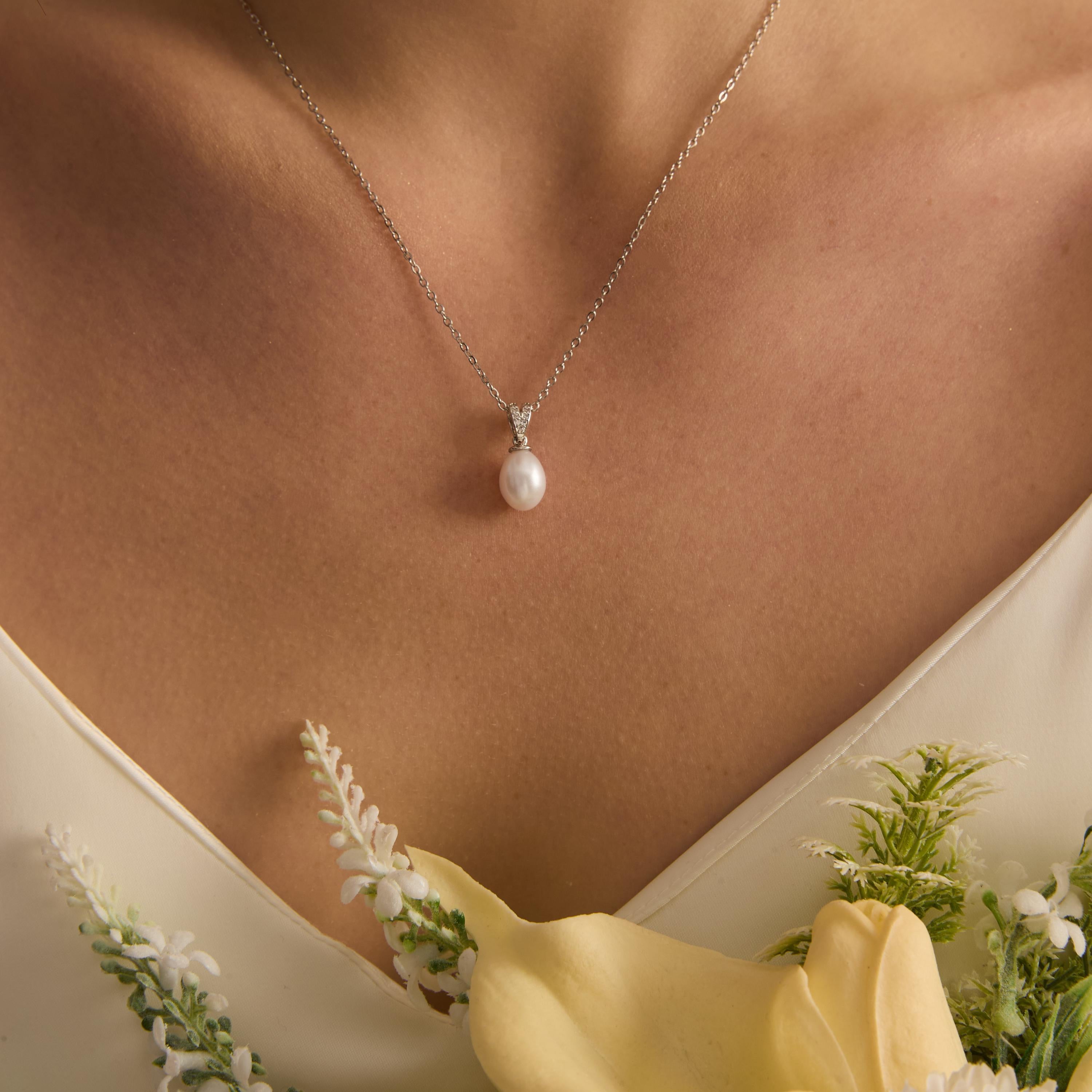 EcloraTreasures Minimalist Freshwater Pearl Necklace 8x10mm