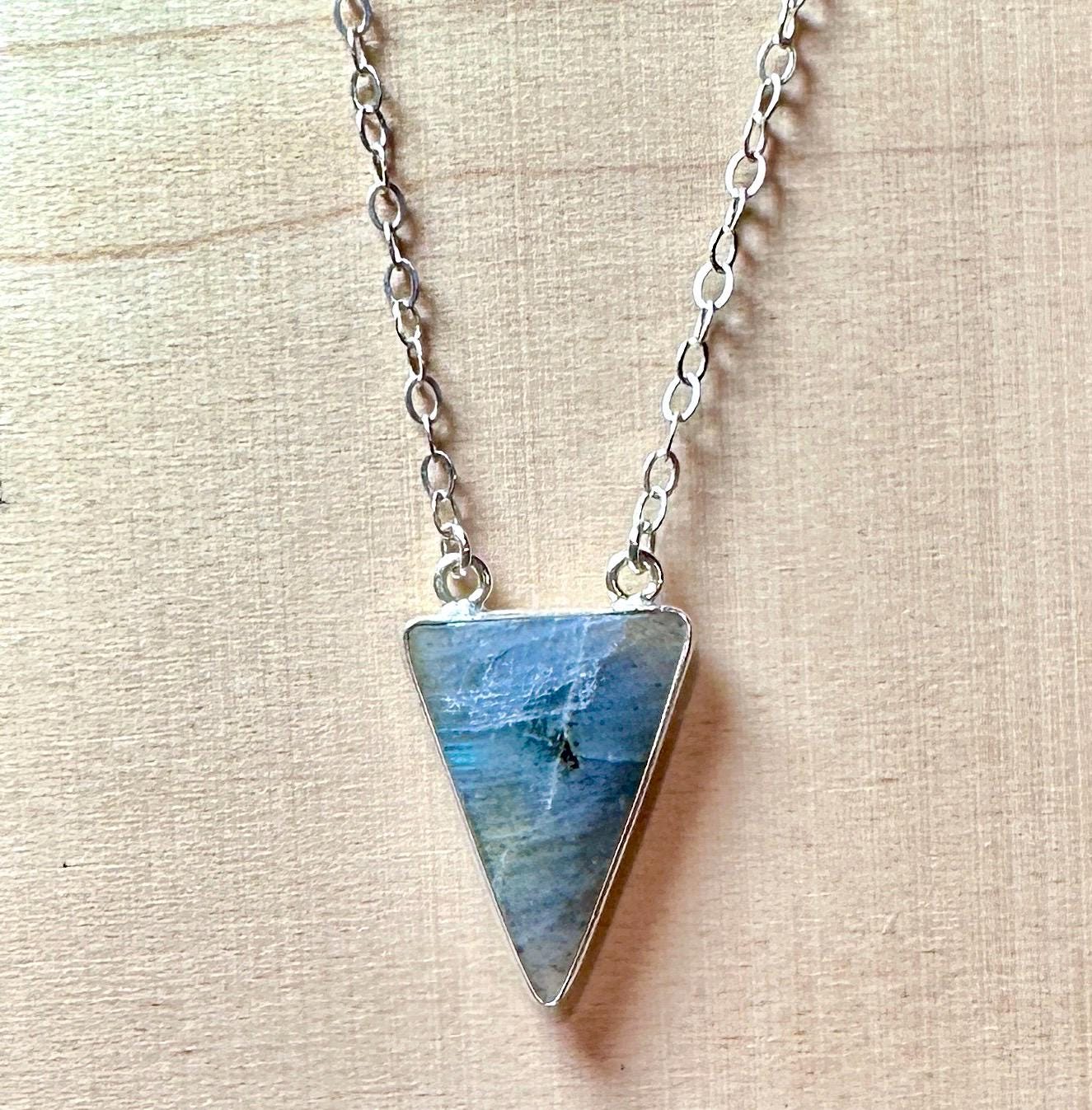MossberryandStone Labradorite Arrowhead-Shaped Pendant Necklace on Sterling Silver Chain