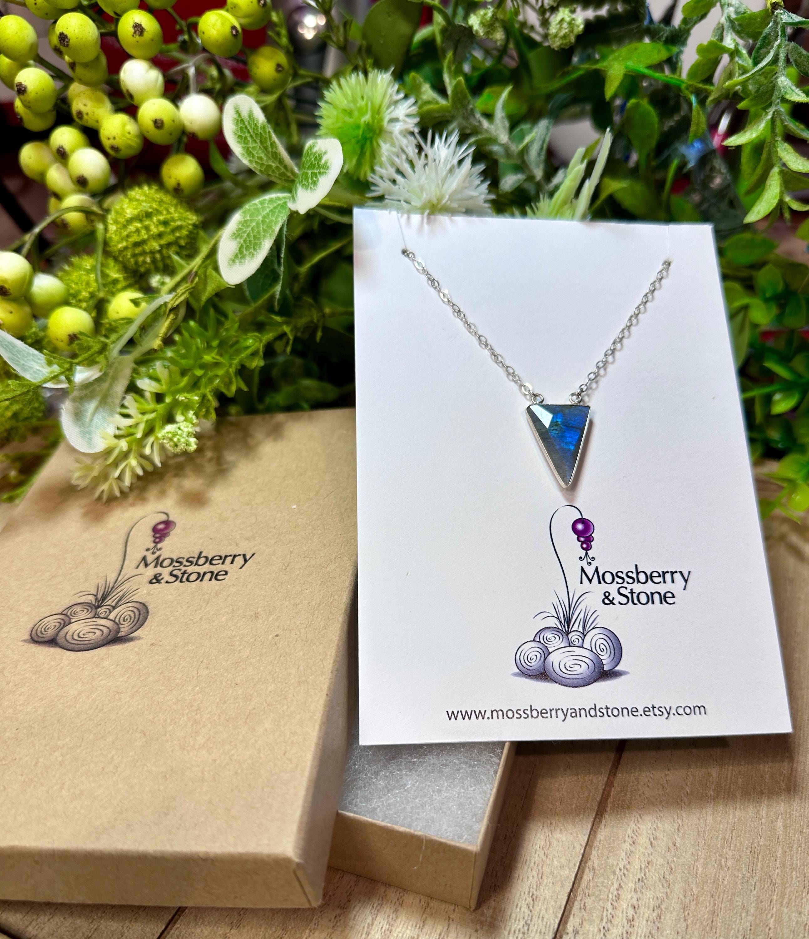 MossberryandStone Labradorite Arrowhead-Shaped Pendant Necklace on Sterling Silver Chain
