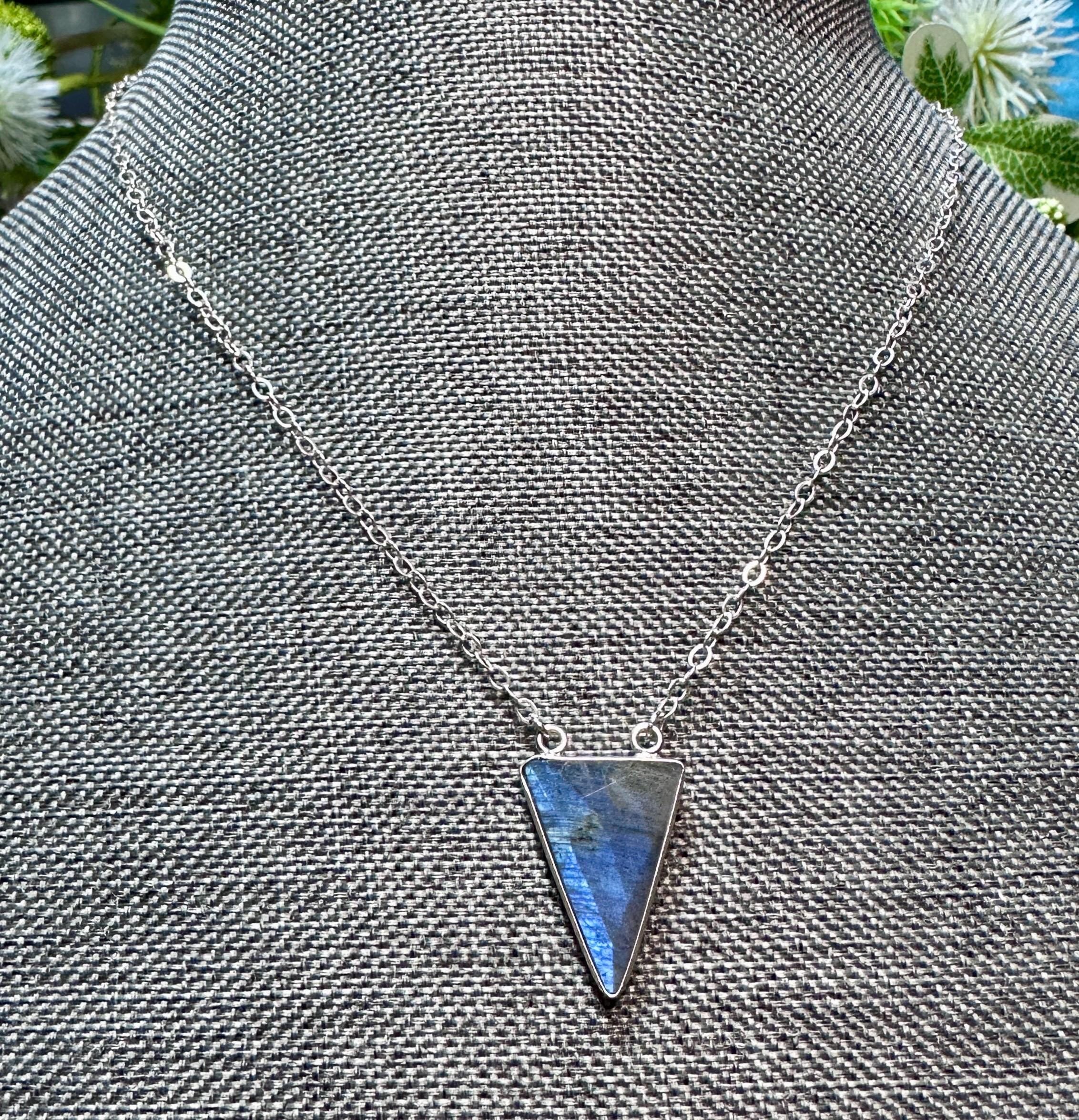 MossberryandStone Labradorite Arrowhead-Shaped Pendant Necklace on Sterling Silver Chain