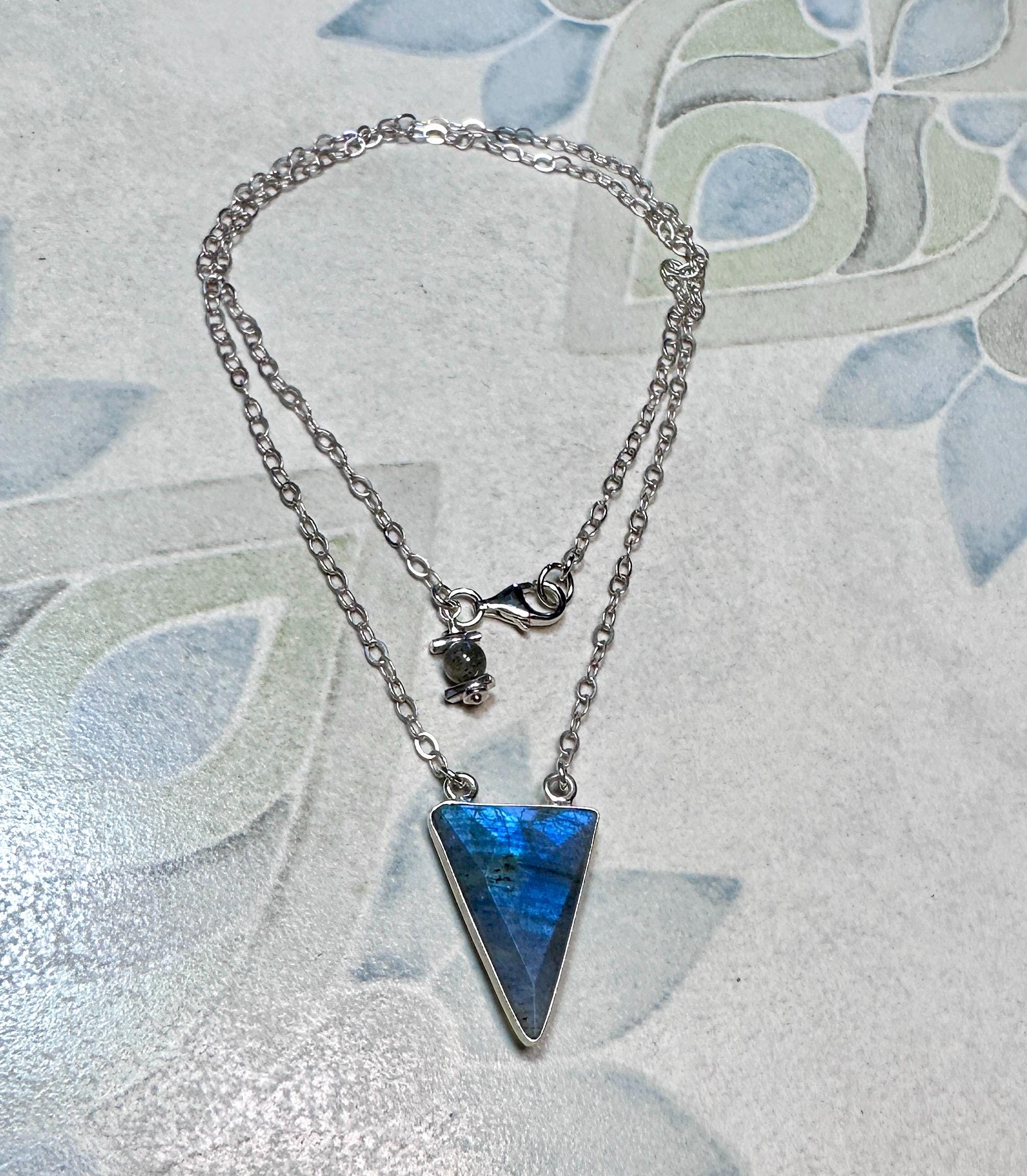 MossberryandStone Labradorite Arrowhead-Shaped Pendant Necklace on Sterling Silver Chain