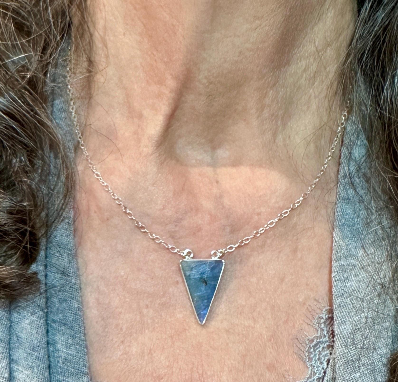 MossberryandStone Labradorite Arrowhead-Shaped Pendant Necklace on Sterling Silver Chain