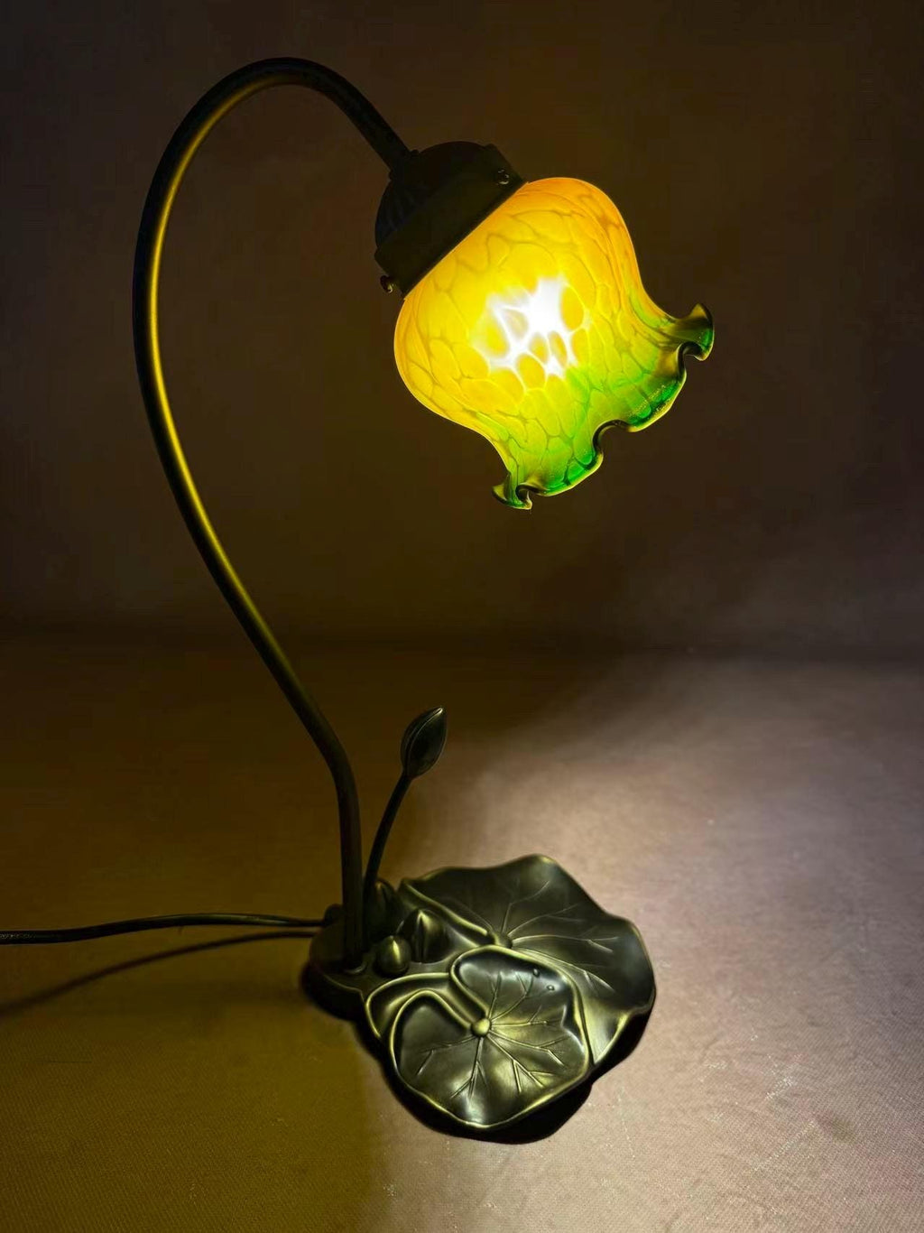 U2Antique Pond Lily Flower Stained Glass Table Lamp 16in