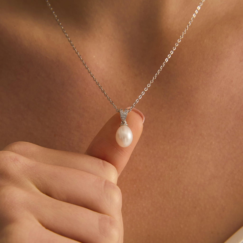 EcloraTreasures Minimalist Freshwater Pearl Necklace 8x10mm
