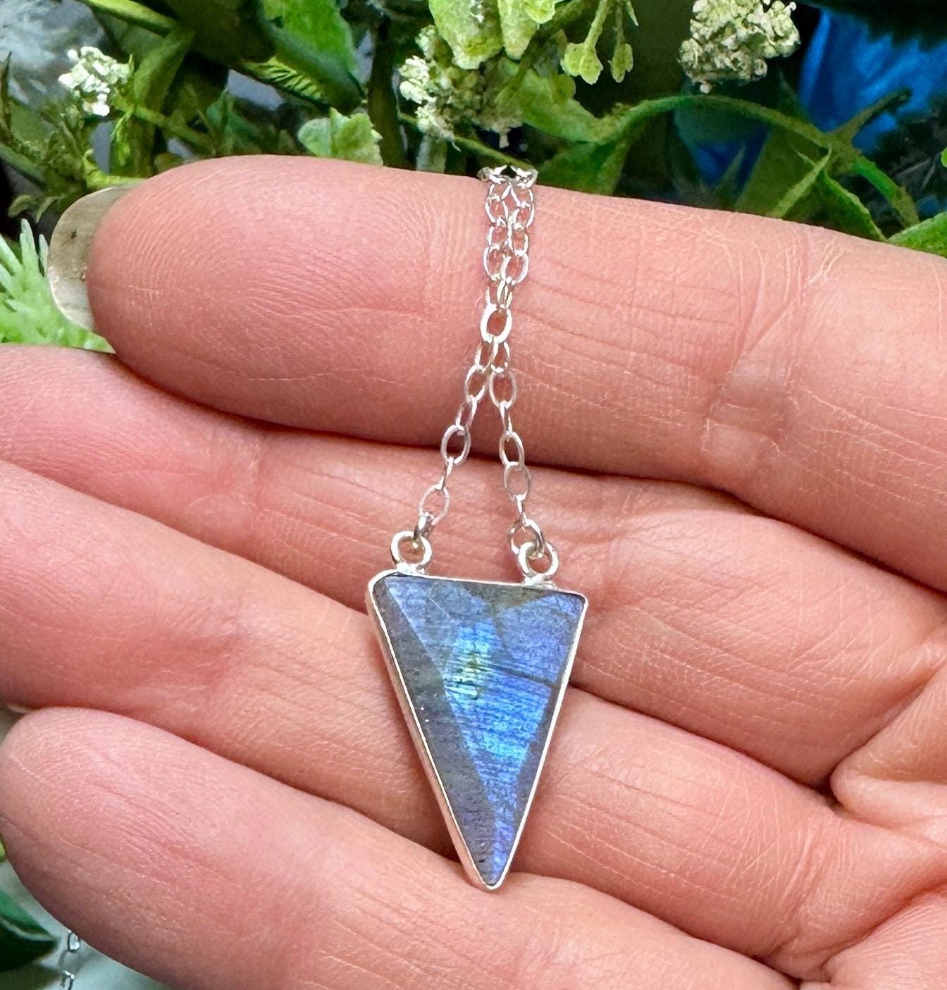 MossberryandStone Labradorite Arrowhead-Shaped Pendant Necklace on Sterling Silver Chain