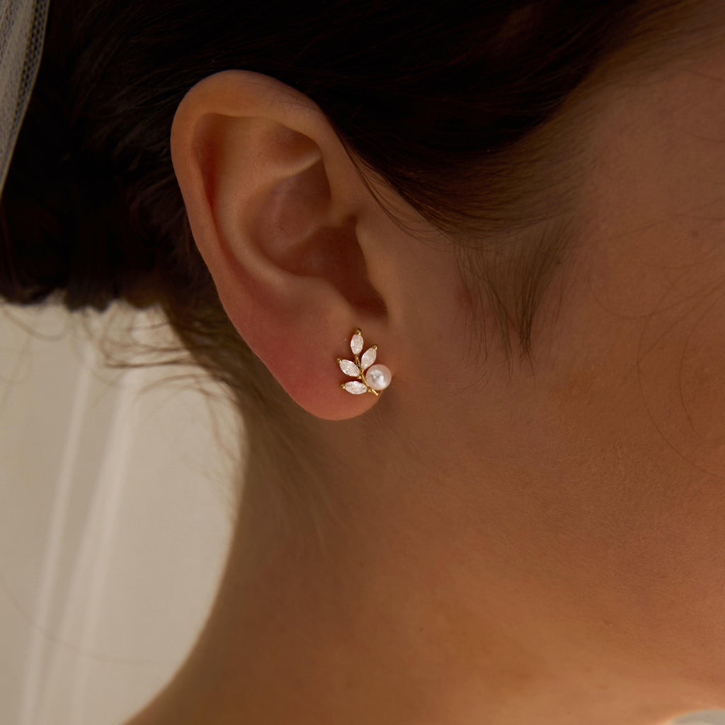 Freshwater Pearl Leaf Stud Earrings Crystal Design Gold Tone