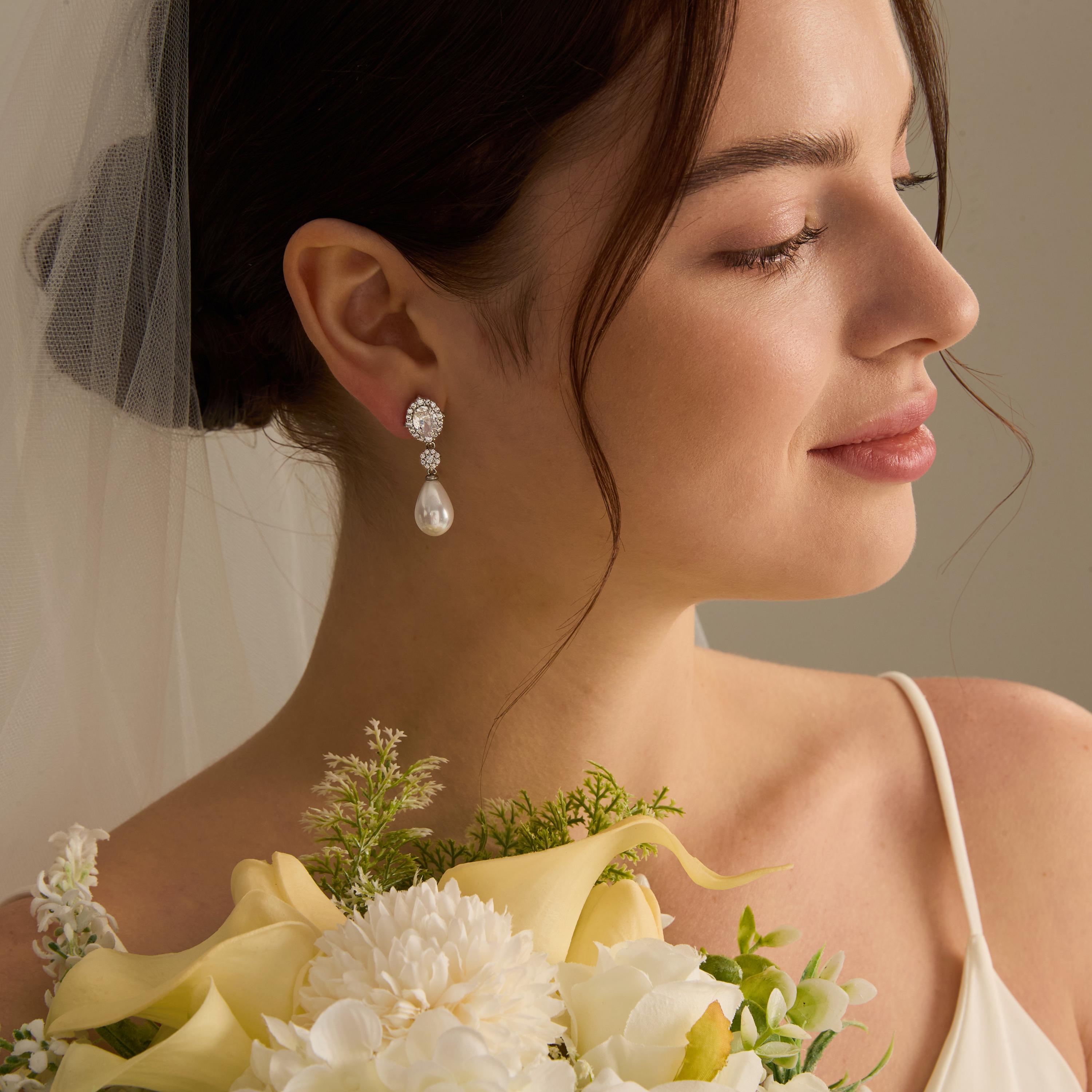 EcloraTreasures Freshwater Pearl and Crystal Bridal Drop Earrings