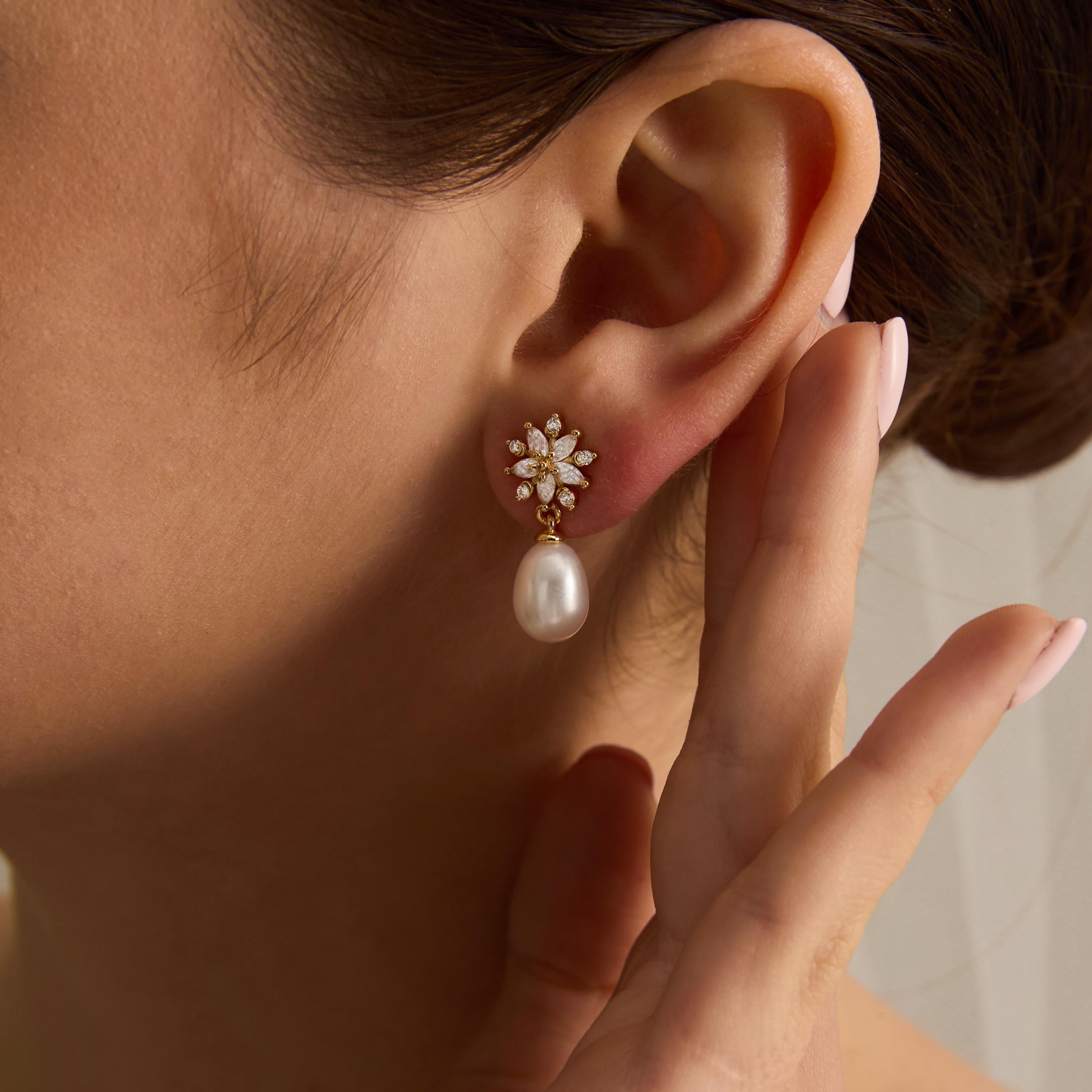 EcloraTreasures Freshwater Pearl and Crystal Drop Earrings Bridal