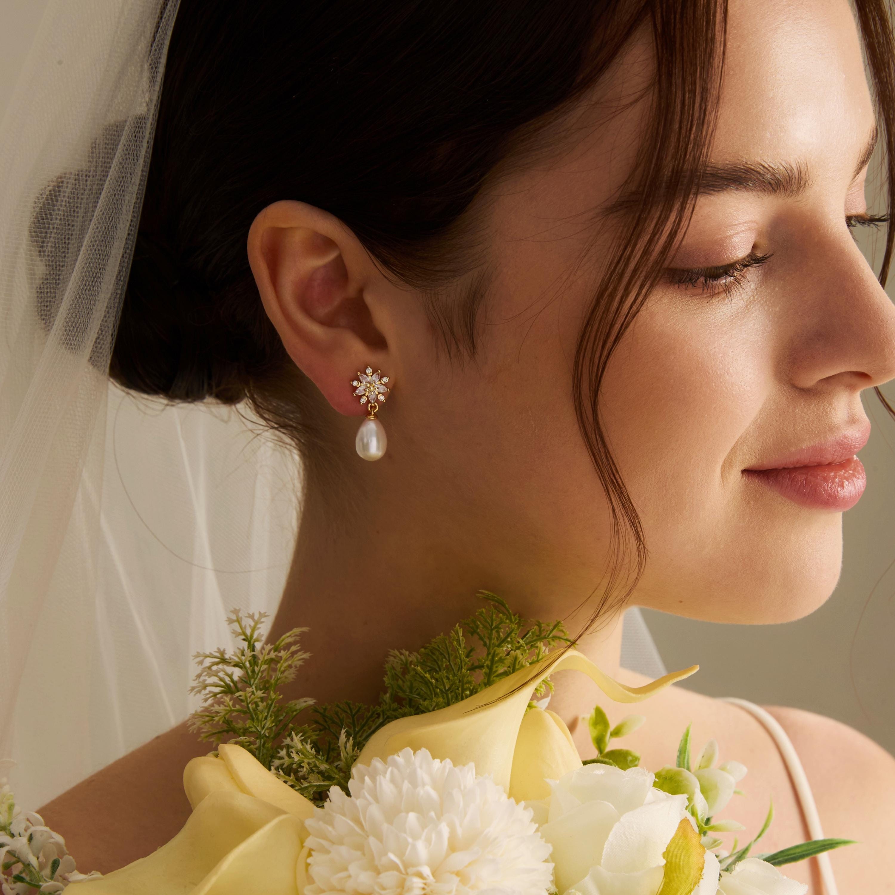 EcloraTreasures Freshwater Pearl and Crystal Drop Earrings Bridal