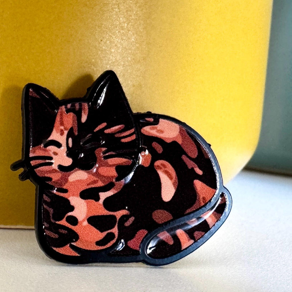 VanillaStarCafe Tortoiseshell Enamel Cat Pin 1in