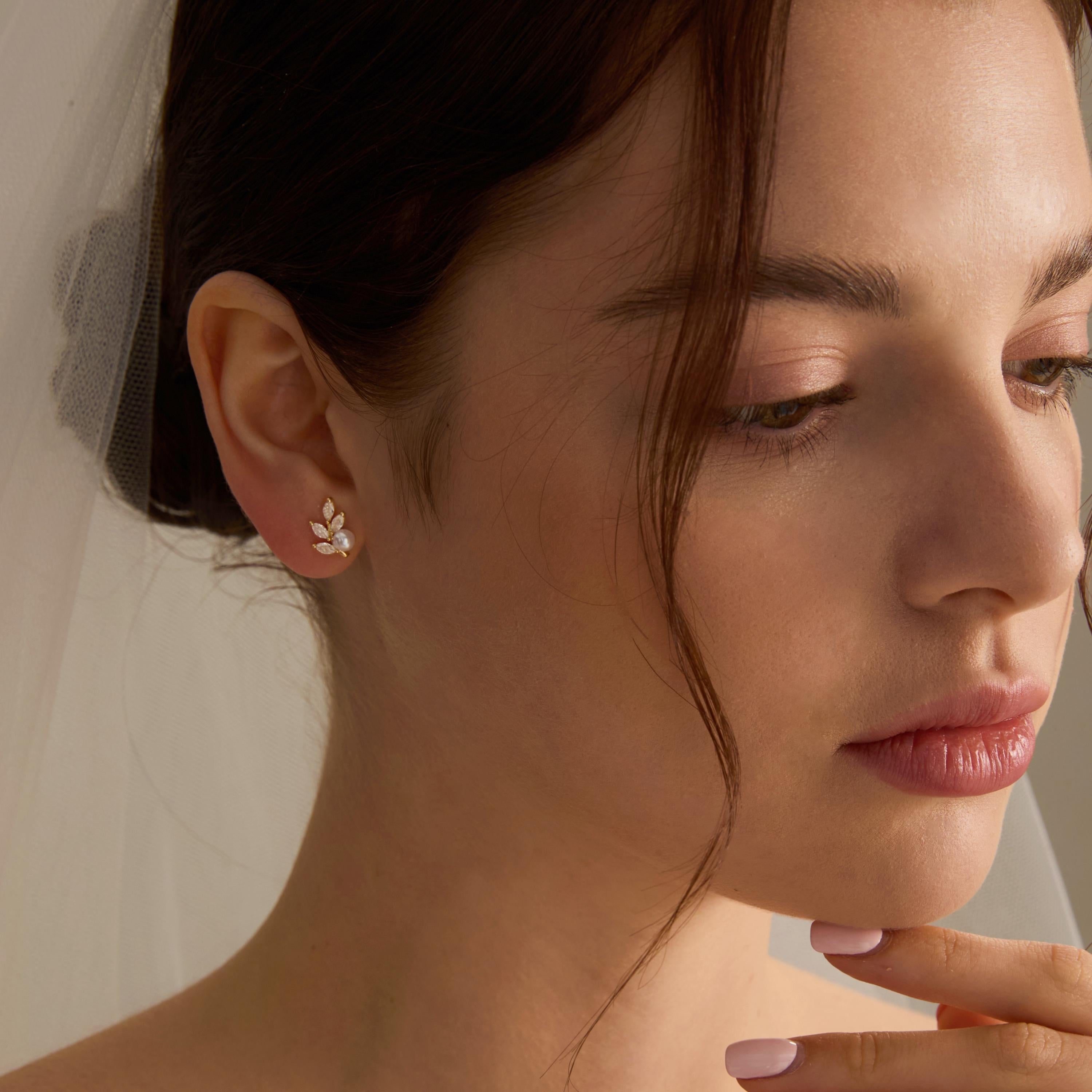 Freshwater Pearl Leaf Stud Earrings Crystal Design Gold Tone
