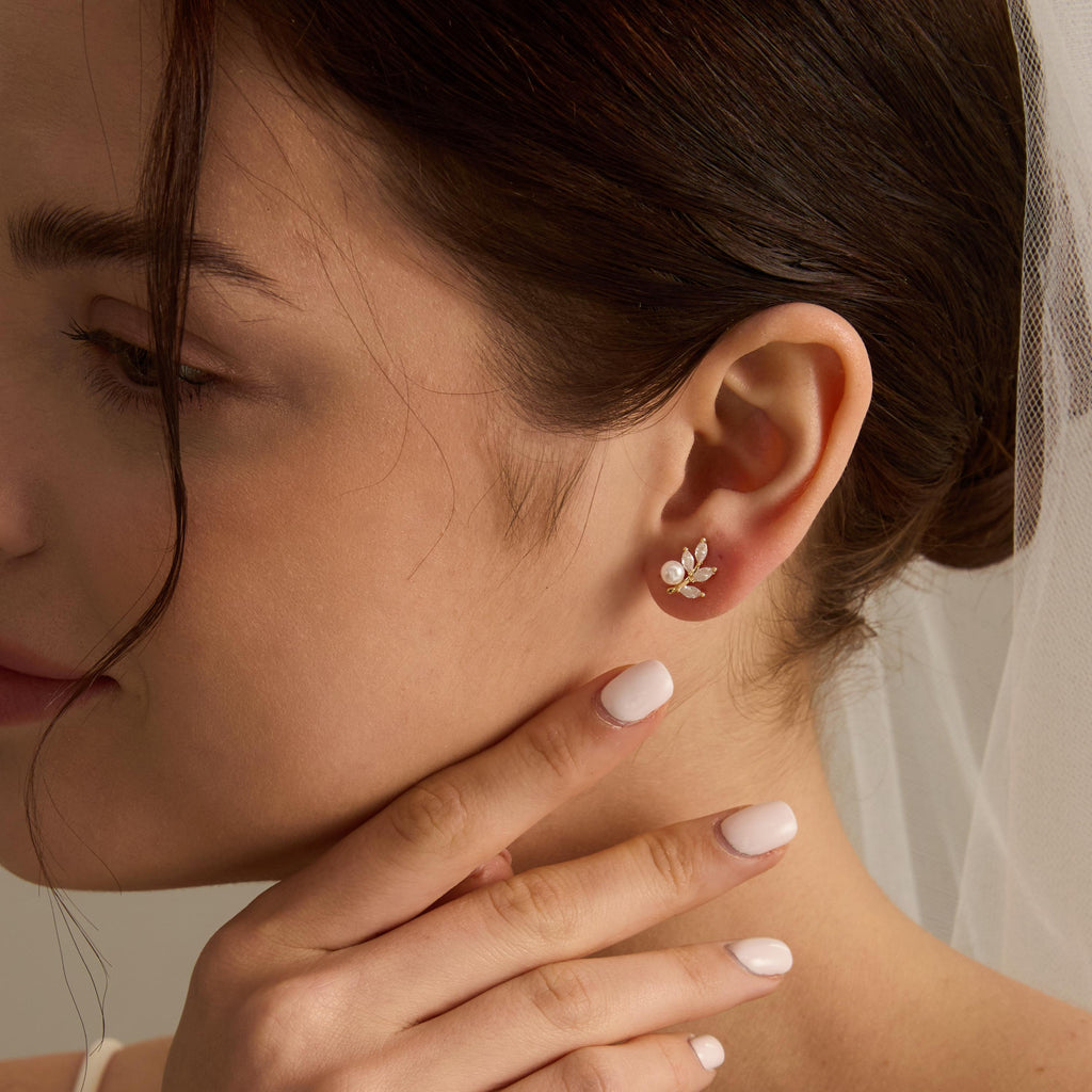 Freshwater Pearl Leaf Stud Earrings Crystal Design Gold Tone