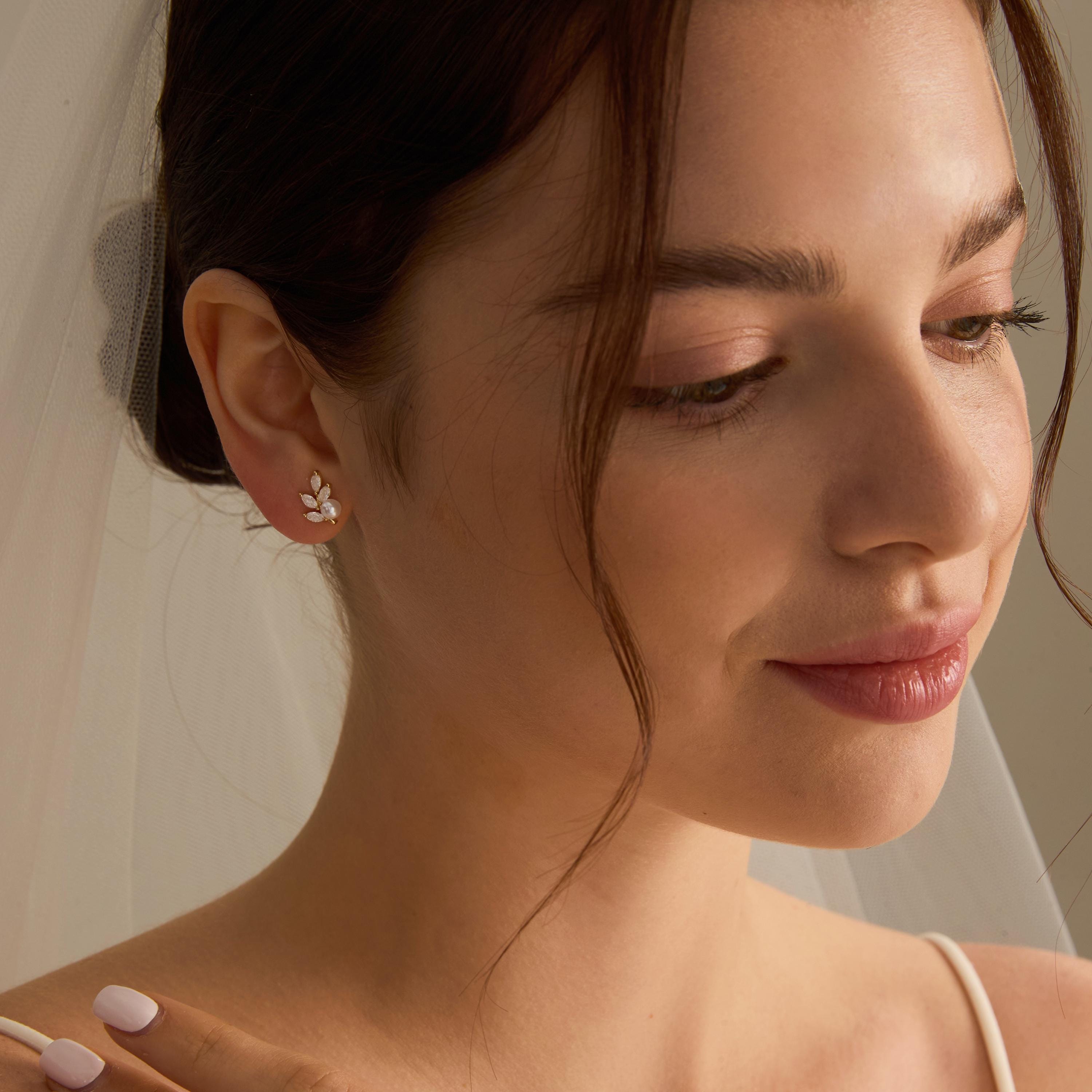Freshwater Pearl Leaf Stud Earrings Crystal Design Gold Tone