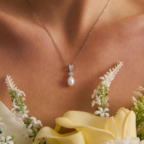 EcloraTreasures Freshwater Pearl Necklace With Diamond Crystal Gold