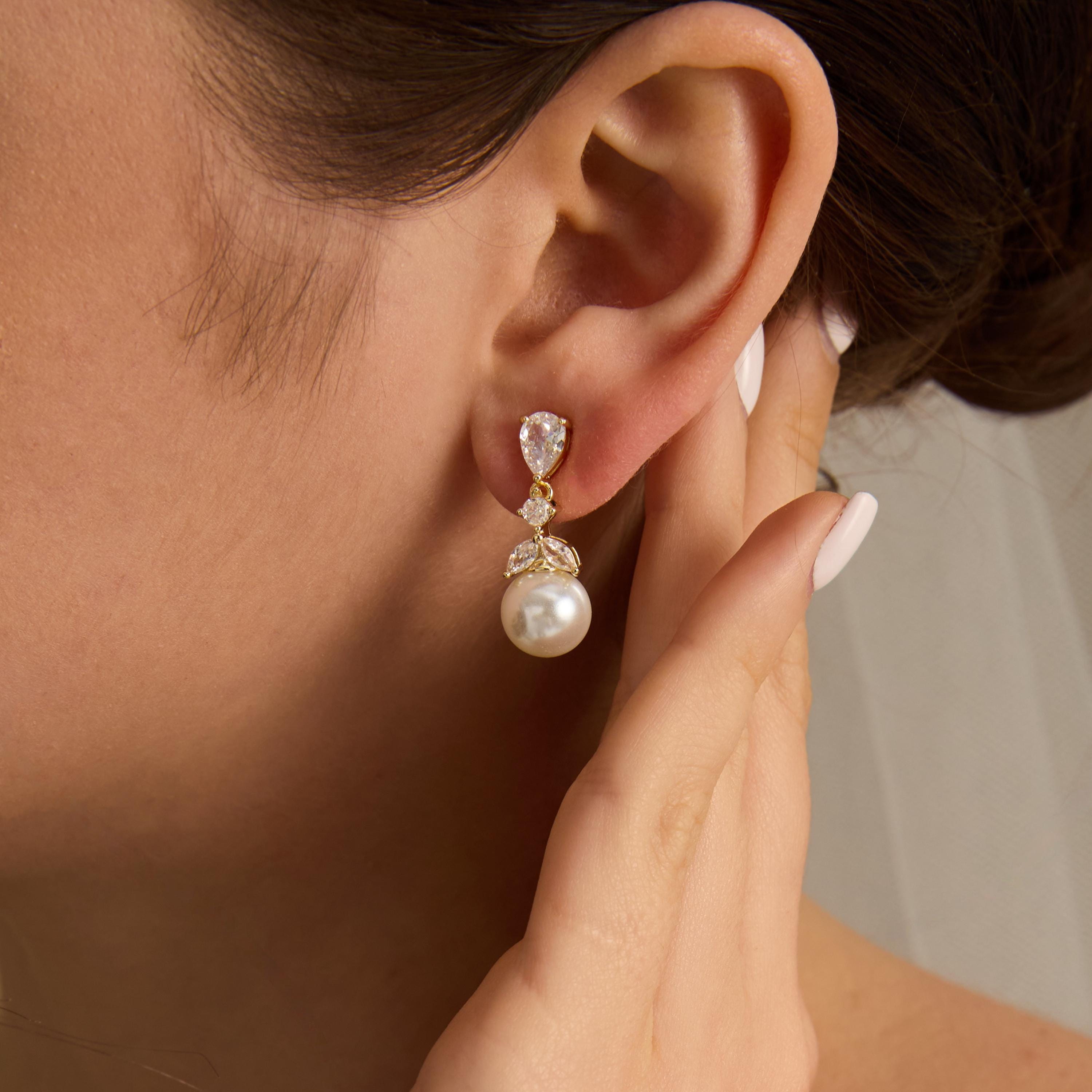 EcloraTreasures Crystal Leaf Freshwater Pearl Drop Earrings 7mm
