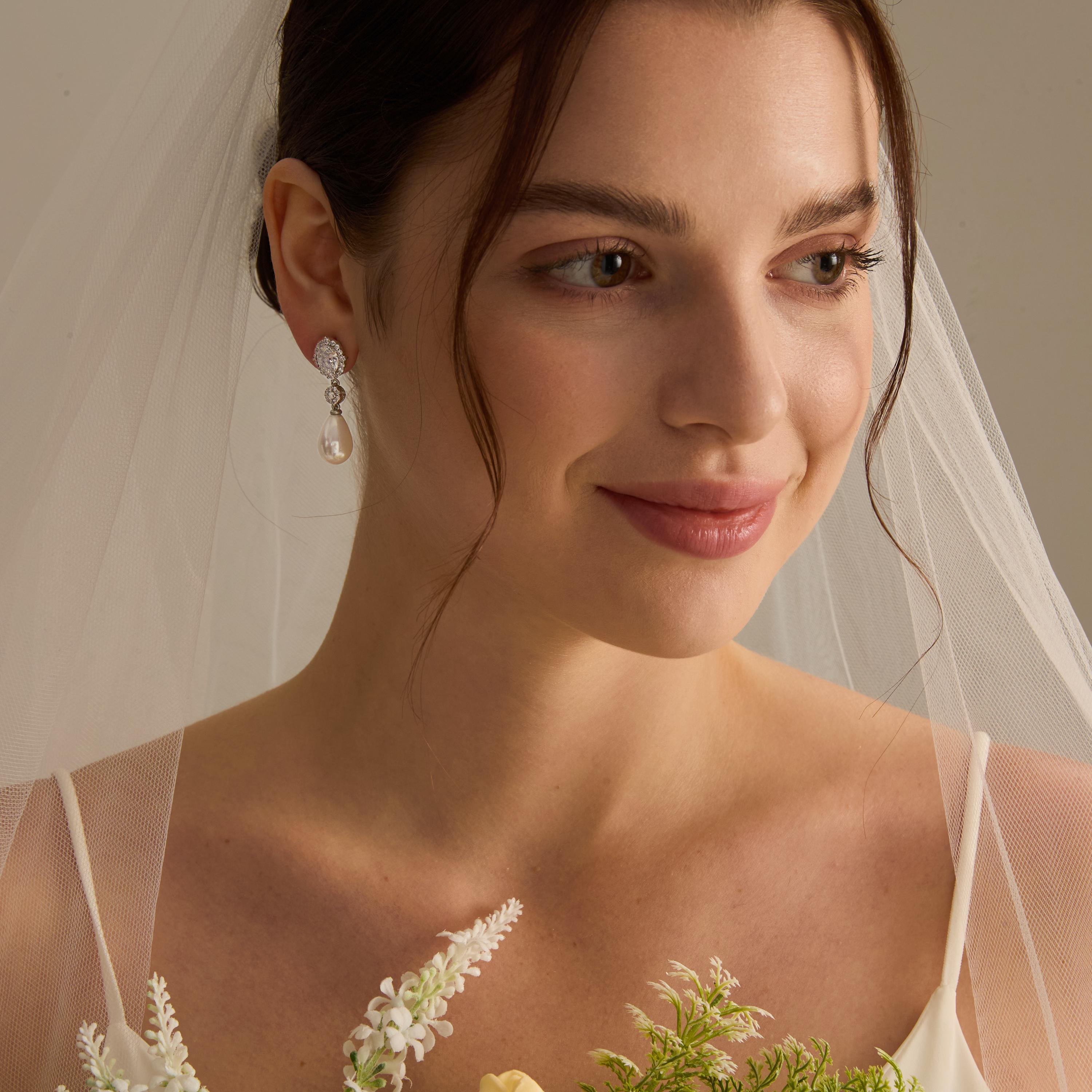 EcloraTreasures Freshwater Pearl and Crystal Bridal Drop Earrings