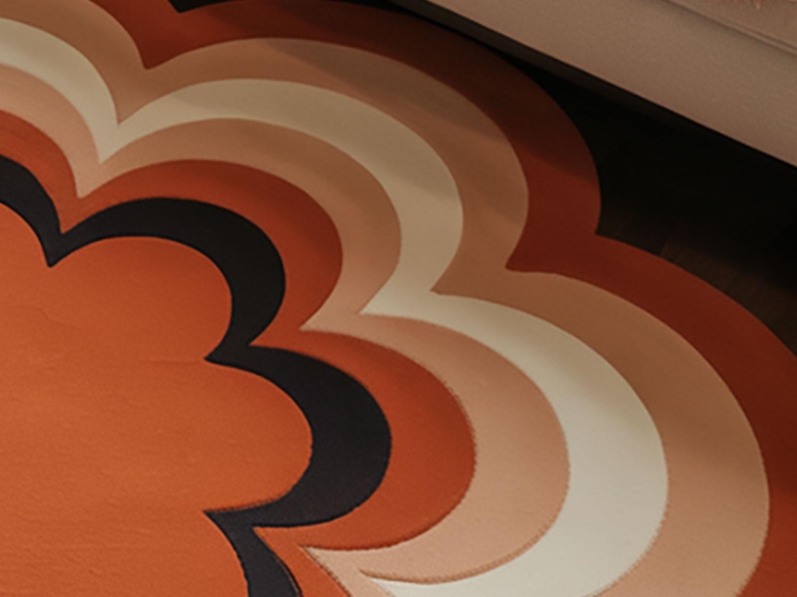 RugverseCreations Retro 70s Hand-Tufted Wool Rug Scalloped Flower Orange Gradient