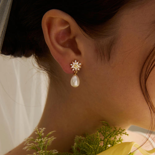 EcloraTreasures Freshwater Pearl and Crystal Drop Earrings Bridal