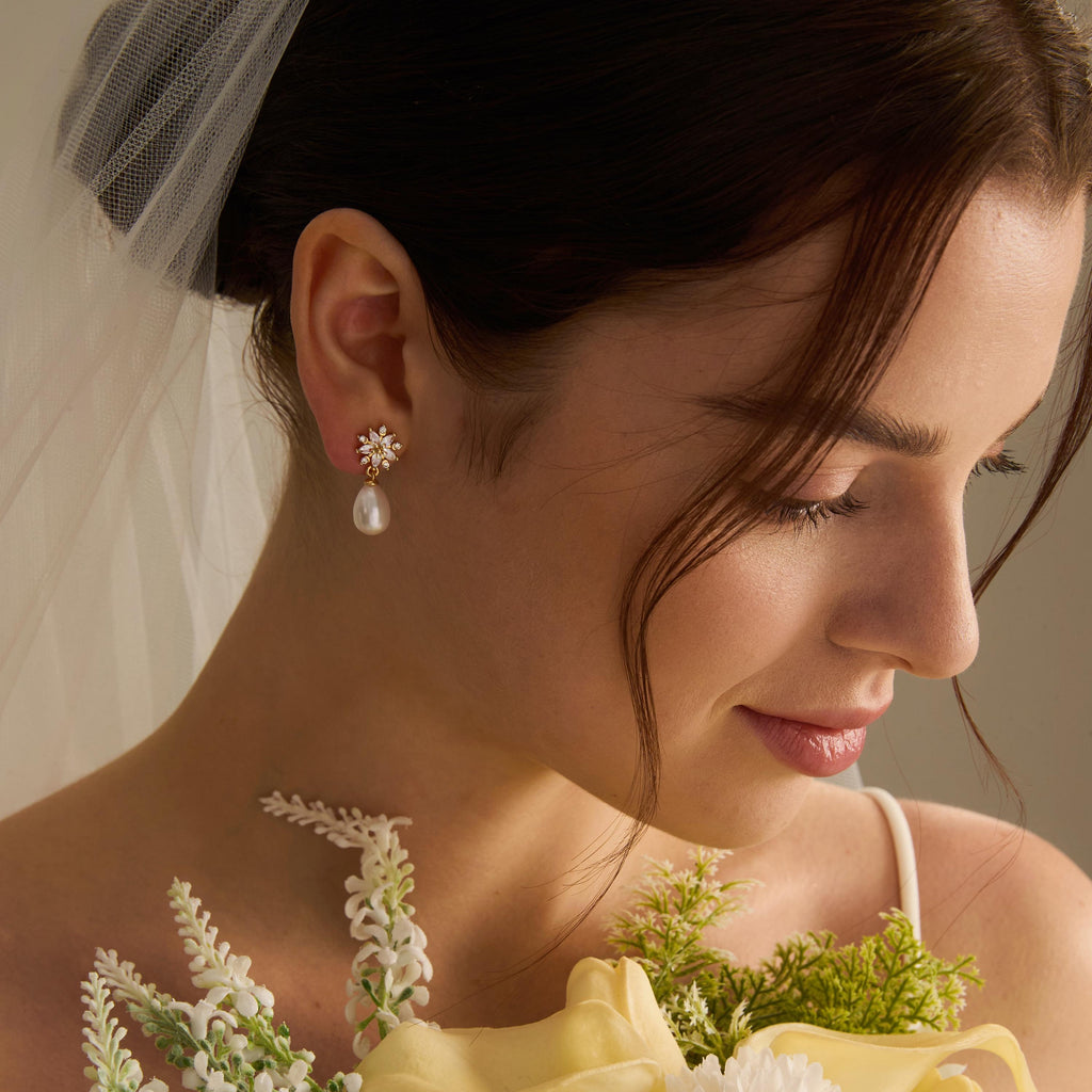 EcloraTreasures Freshwater Pearl and Crystal Drop Earrings Bridal